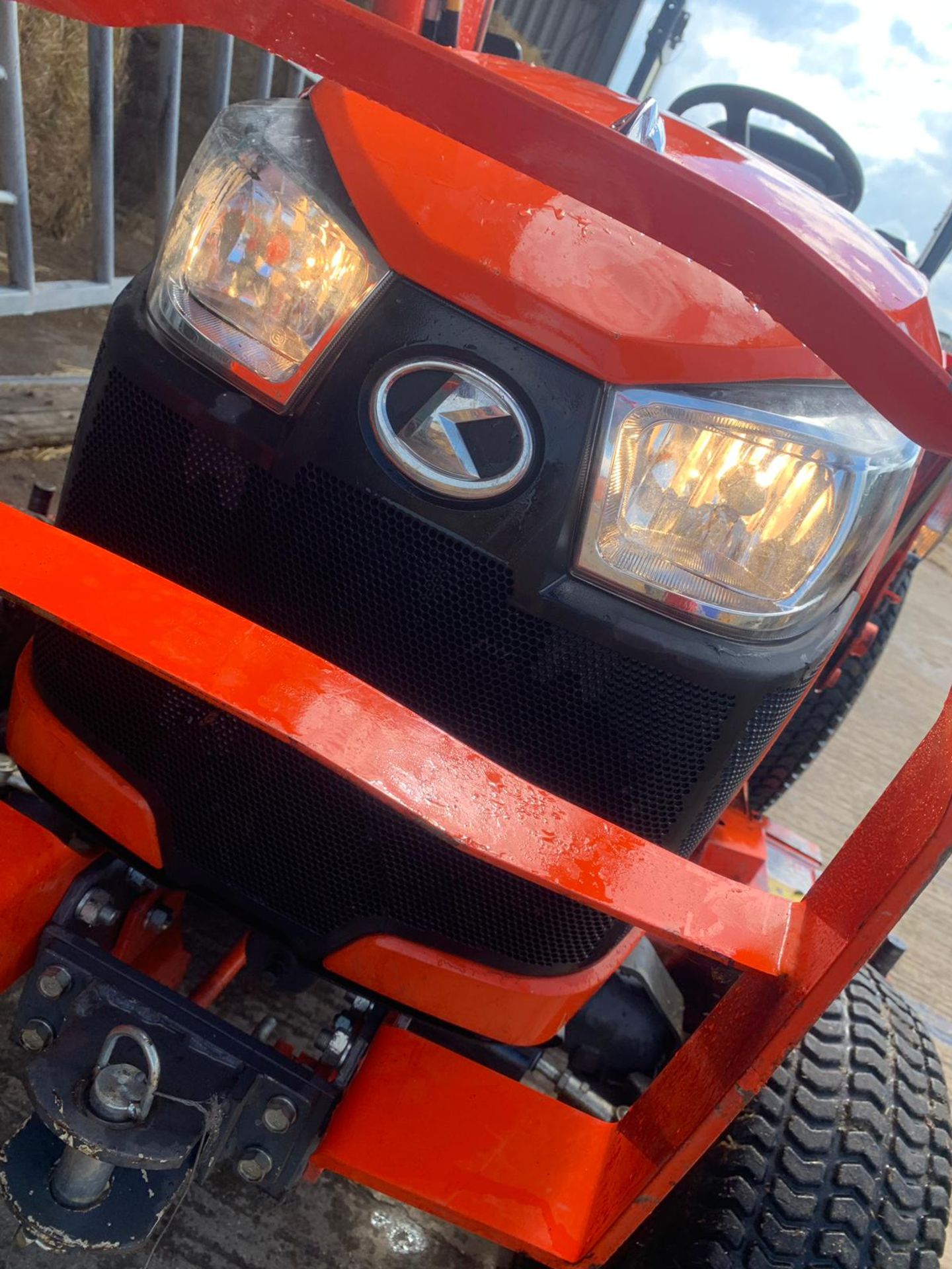 2015/15 REG KUBOTA B3150 COMPACT DIESEL TRACTOR WITH MID MOUNTED CUTTING DECK & LA534 LOADING SHOVEL - Bild 6 aus 16