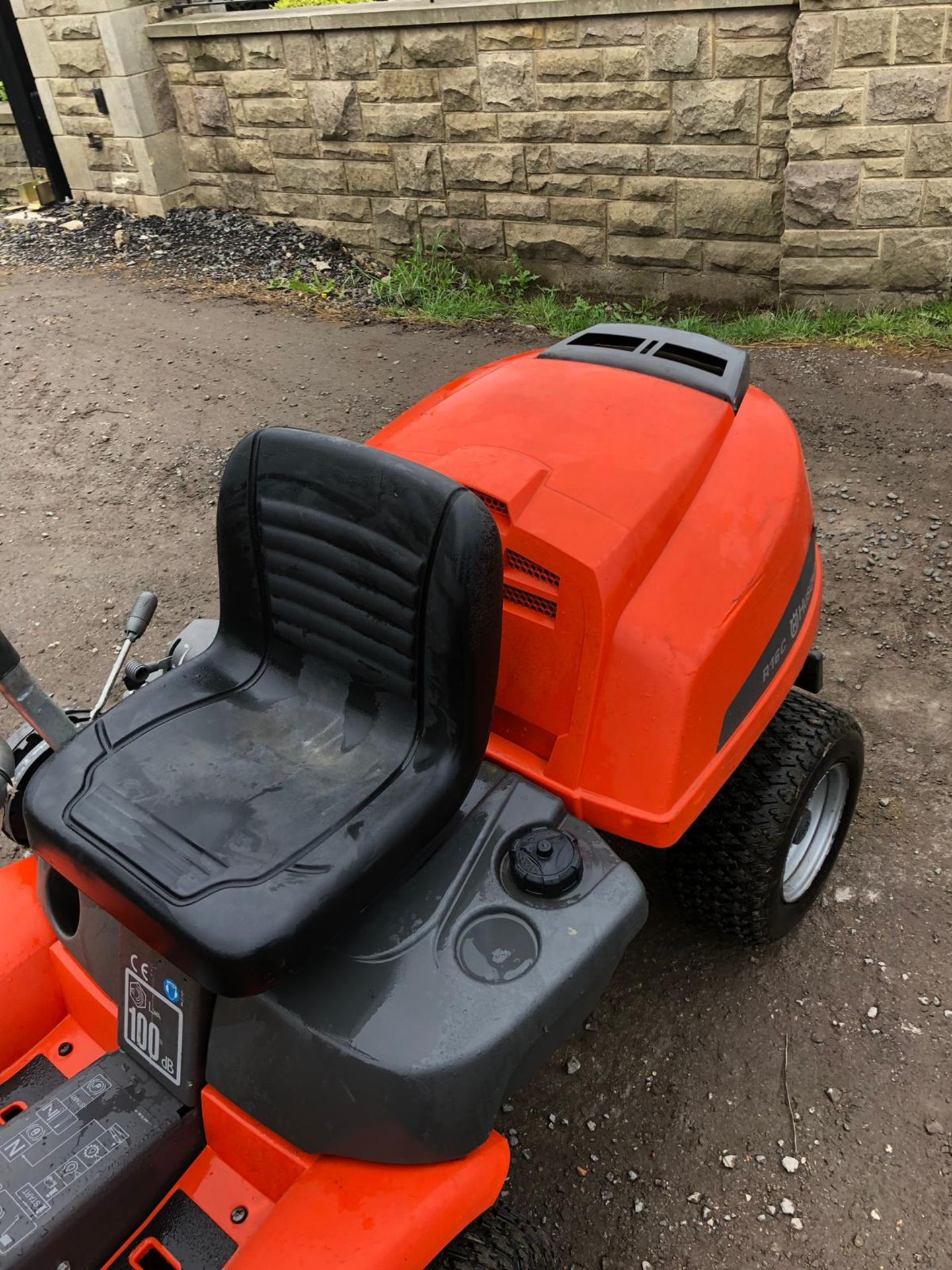 HUSQVARNA R16C RIDE ON LAWN MOWER, YEAR 2011, RUNS AND WORKS WELL *PLUS VAT* - Image 3 of 6