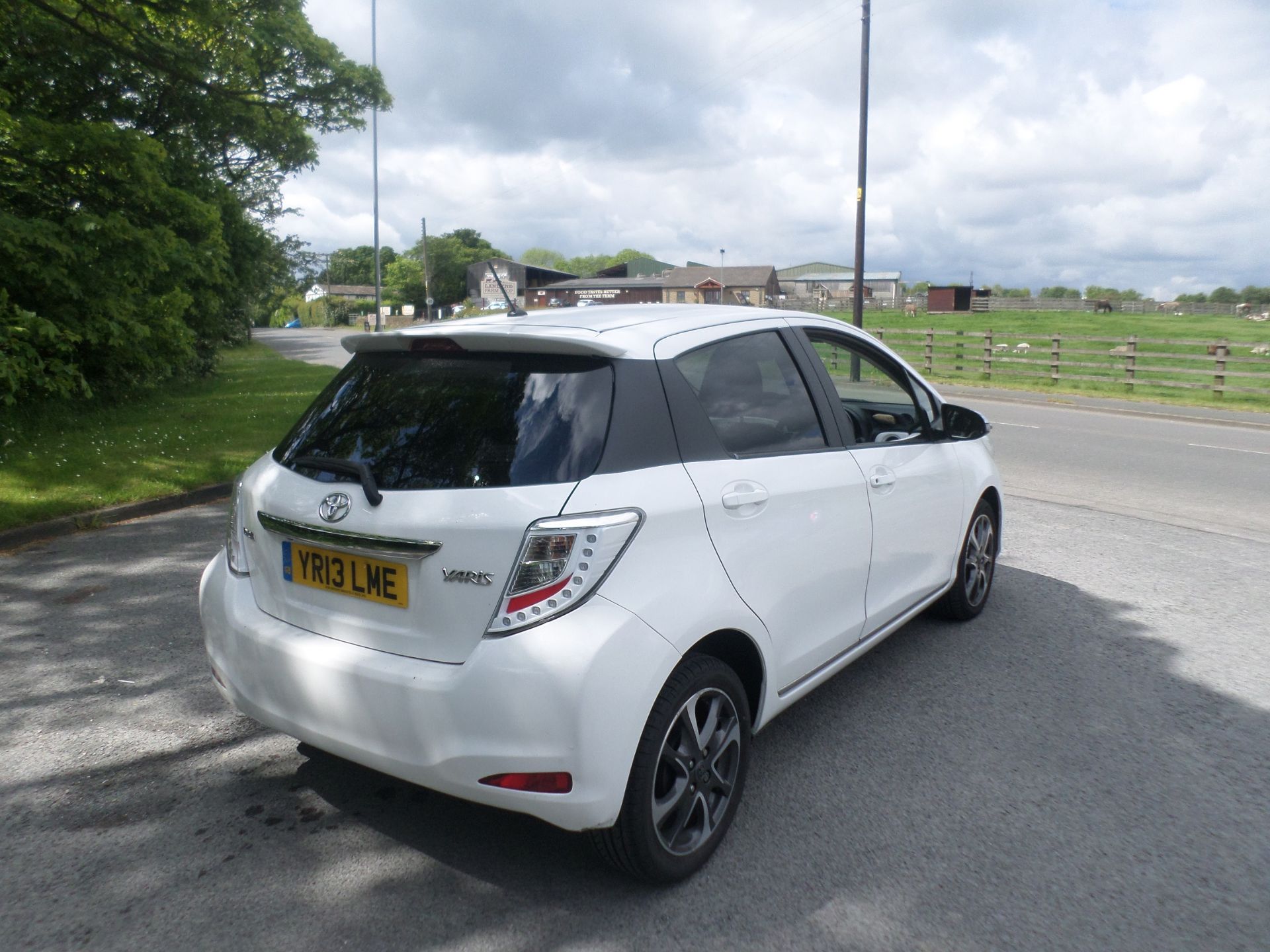 2013/13 REG TOYOTA YARIS TREND VVT-I 1.3 PETROL 5 DOOR HATCHBACK, SHOWING 1 FORMER KEEPER *NO VAT* - Image 7 of 13