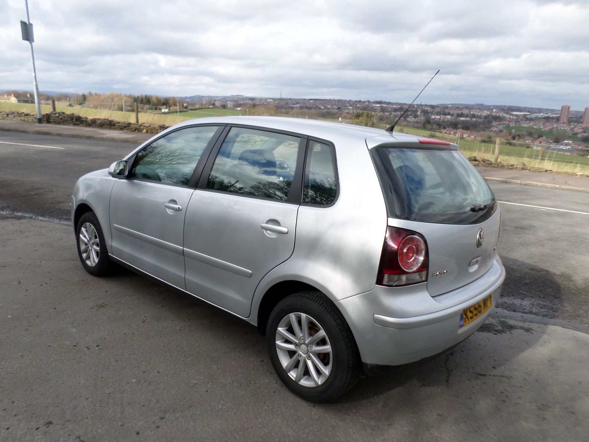 2007/56 REG VOLKSWAGEN POLO S 75 AUTO 1.4 PETROL 5 DOOR HATCHBACK *NO VAT* - Image 5 of 12