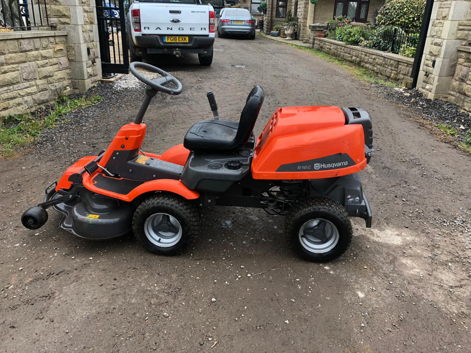 HUSQVARNA R16C RIDE ON LAWN MOWER, YEAR 2011, RUNS AND WORKS WELL *PLUS VAT* - Image 4 of 6