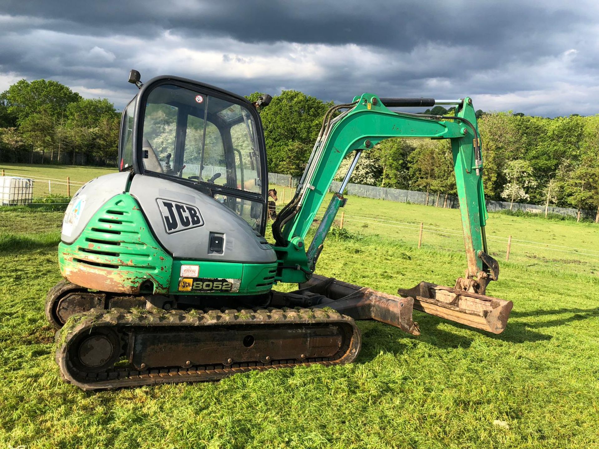 JCB 8052, YEAR 2007 TRACKED DIGGER / EXCAVATOR GREEN, RUNS WORKS AND DIGS *PLUS VAT* - Image 2 of 7