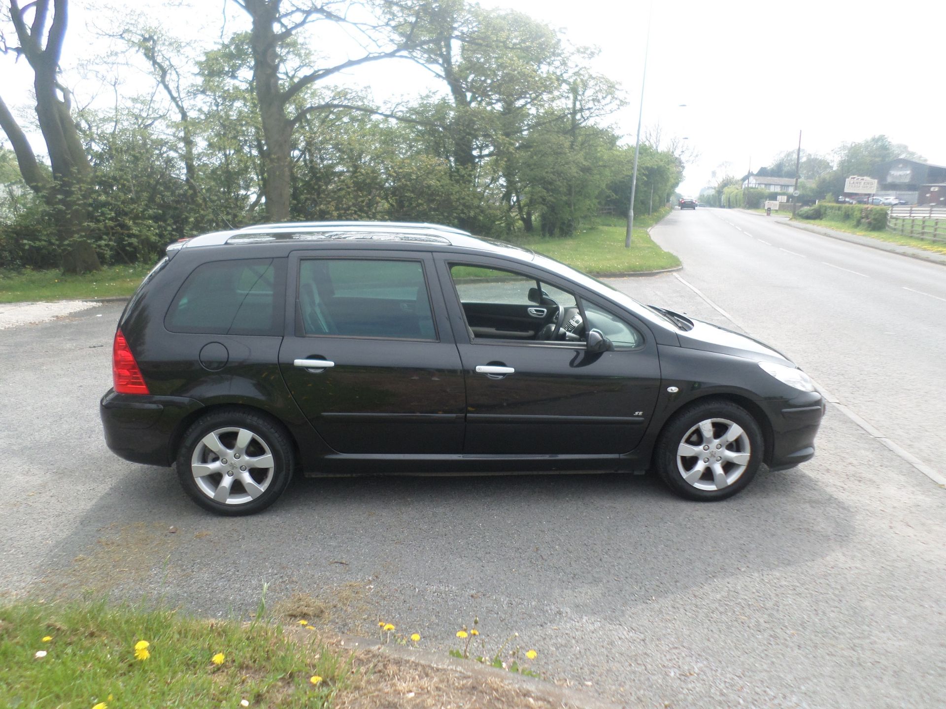 2007/07 REG PEUGEOT 307 SW SE HDI 110 BLACK 1.6 DIESEL ESTATE, SHOWING 1 FORMER KEEPER *NO VAT* - Image 8 of 17