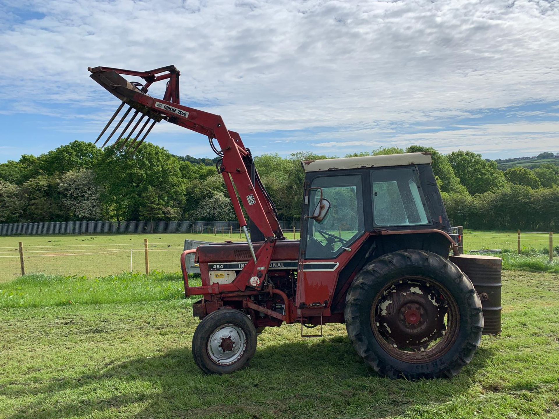 INTERNATIONAL 484 TRACTOR CW QUICKE 2560 FRONT LOADER, ONE PREVIOUS OWNER FROM NEW *PLUS VAT* - Image 4 of 13