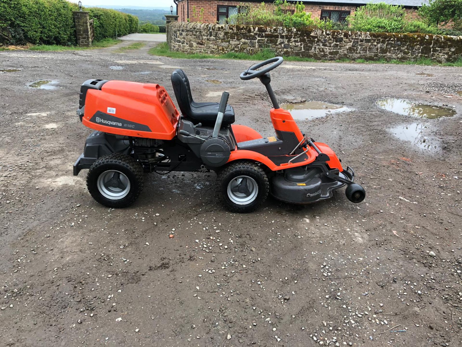 HUSQVARNA R16C RIDE ON LAWN MOWER, YEAR 2011, RUNS AND WORKS WELL *PLUS VAT*