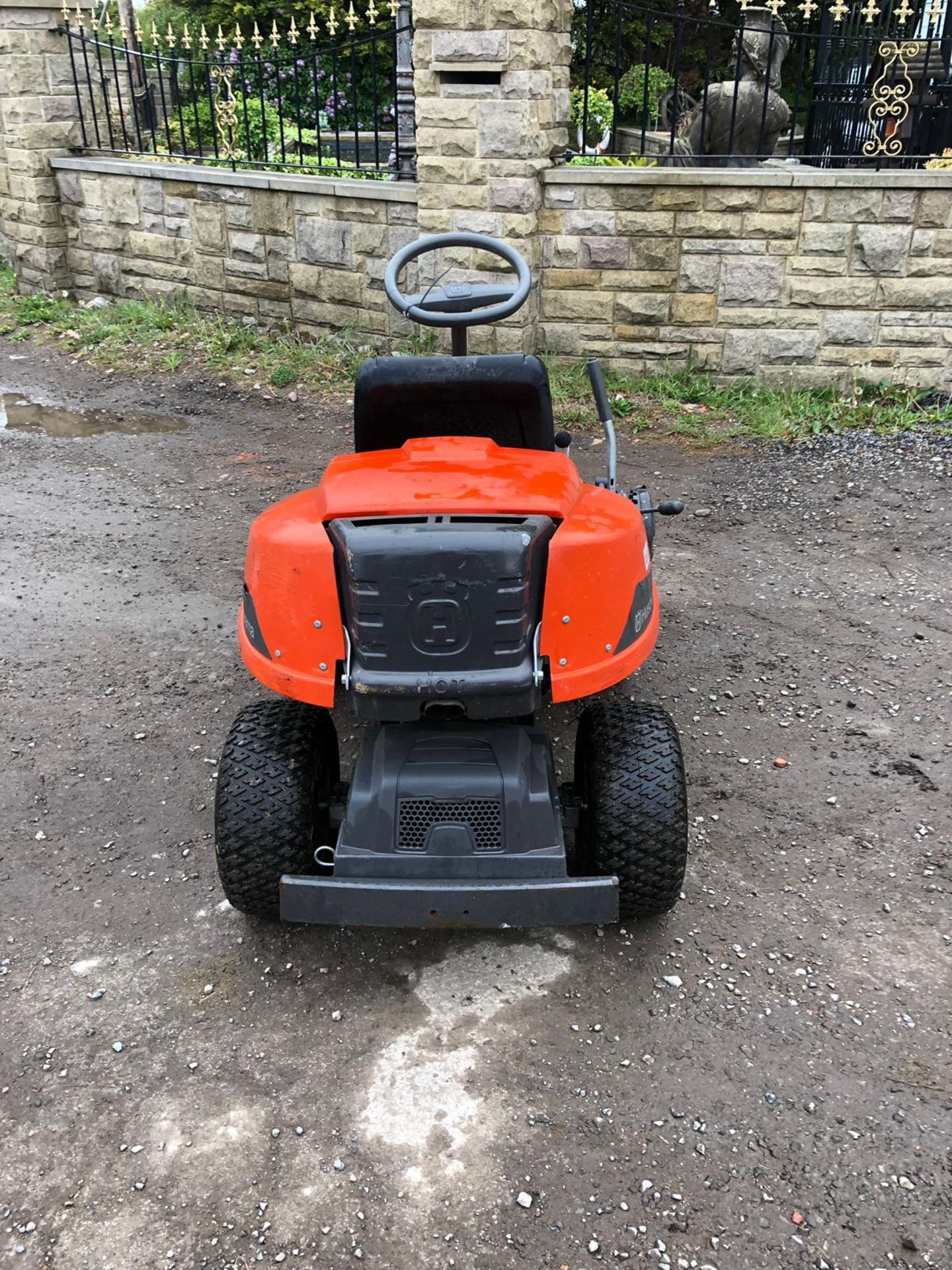 HUSQVARNA R16C RIDE ON LAWN MOWER, YEAR 2011, RUNS AND WORKS WELL *PLUS VAT* - Image 5 of 6