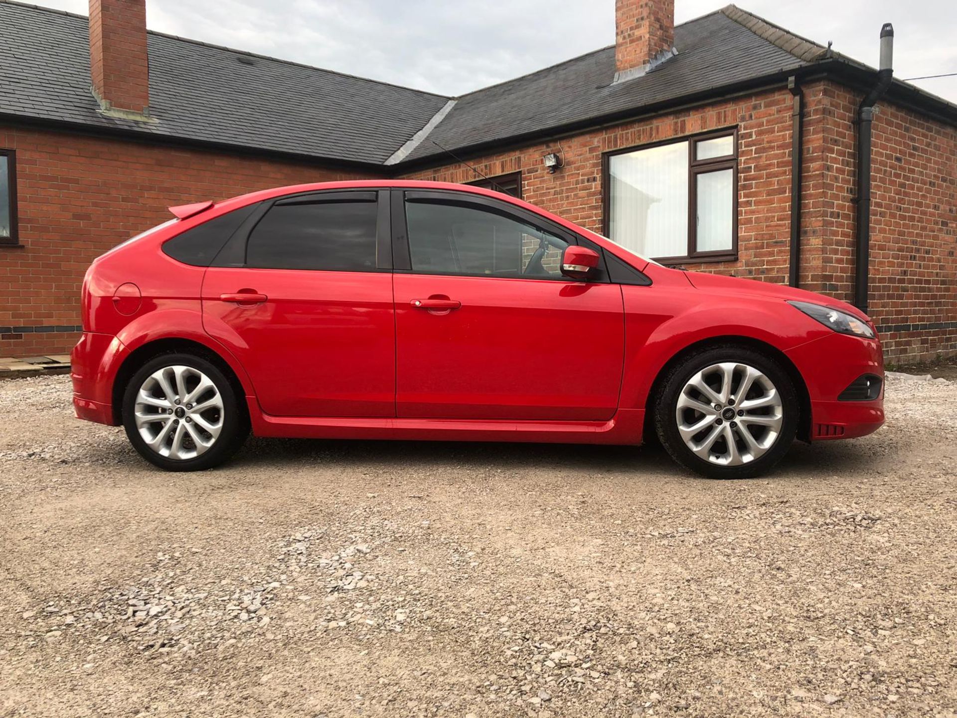 2010/10 REG FORD FOCUS ZETEC S 115 RED 1.6 PETROL 5 DOOR HATCHBACK *NO VAT*