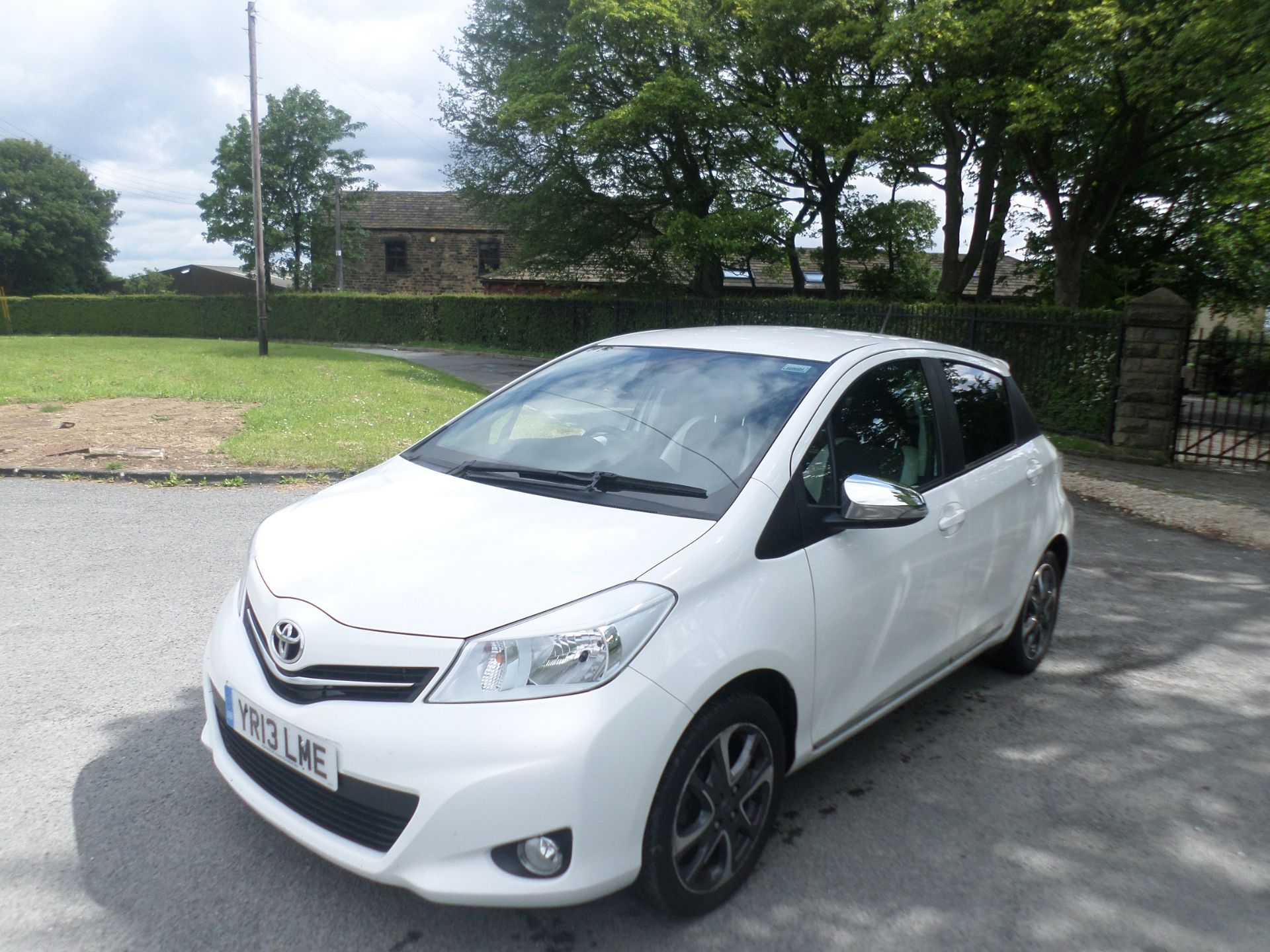 2013/13 REG TOYOTA YARIS TREND VVT-I 1.3 PETROL 5 DOOR HATCHBACK, SHOWING 1 FORMER KEEPER *NO VAT* - Image 3 of 13