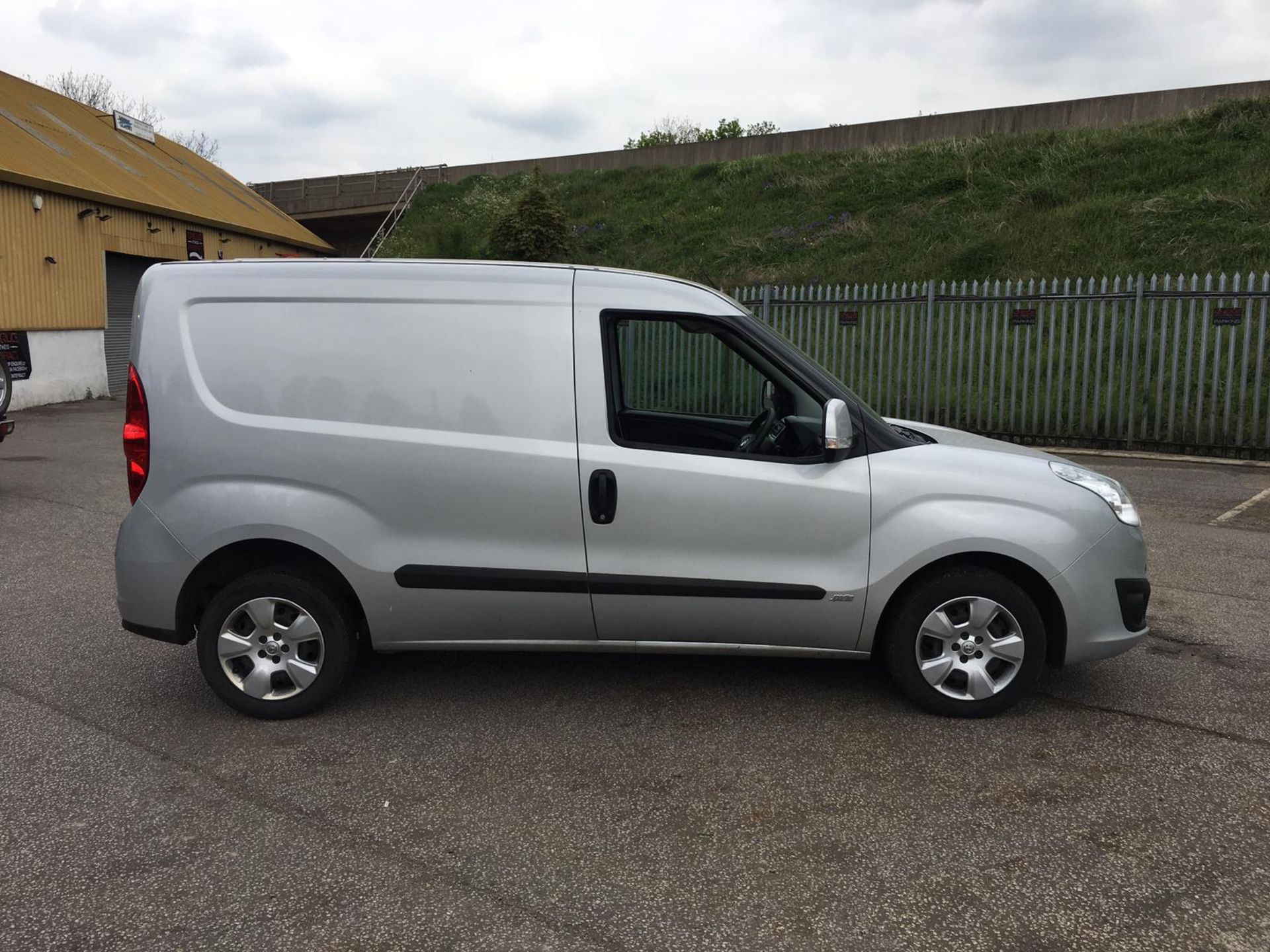 2015/15 REG VAUXHALL COMBO 2000 L1H1 CDTI S/S SILVER 1.6 DIESEL PANEL VAN, FULL SERVICE HISTORY - Image 10 of 10