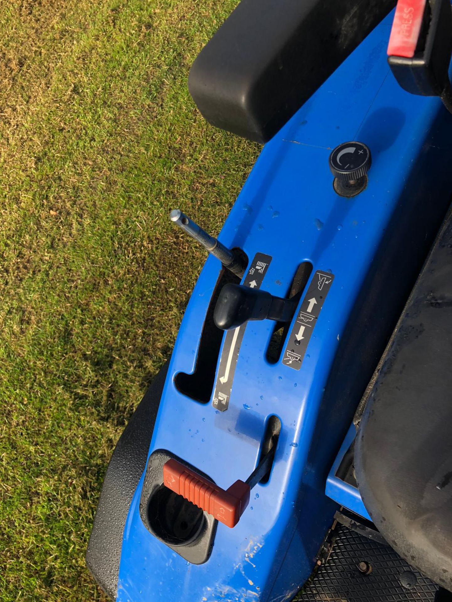 2010/60 REG NEW HOLLAND MC35 4WD RIDE ON LAWN MOWER LOW HOURS *PLUS VAT* - Image 14 of 21