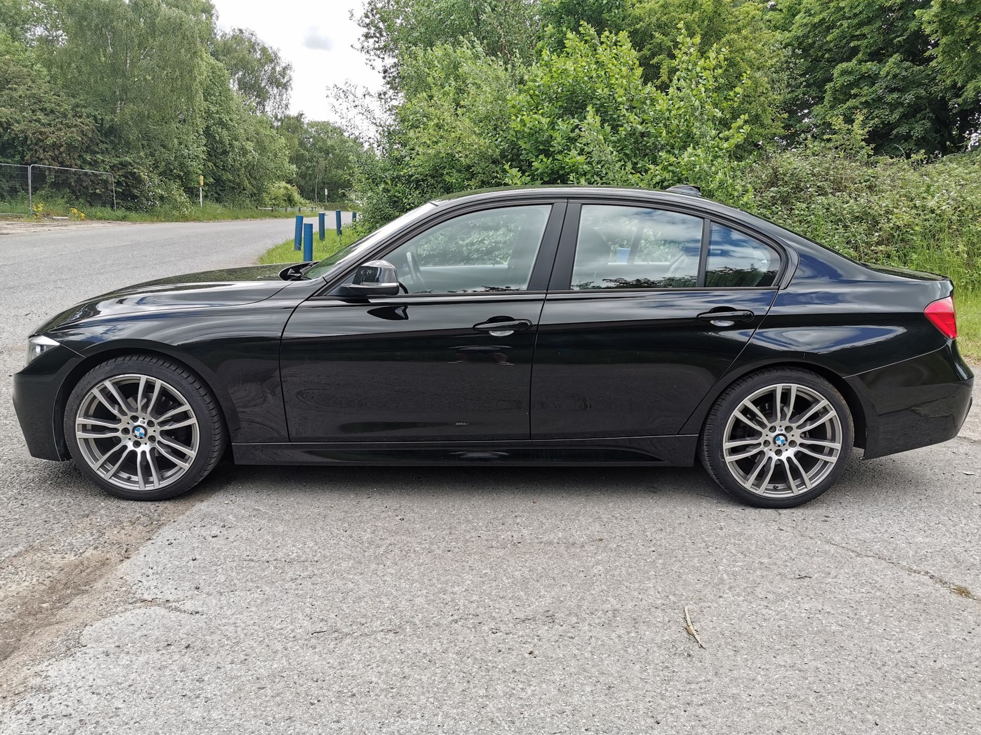 2013/13 REG BMW 320D EFFICIENT DYNAMICS 2.0 DIESEL BLACK 4 DOOR SALOON *NO VAT* - Image 4 of 30