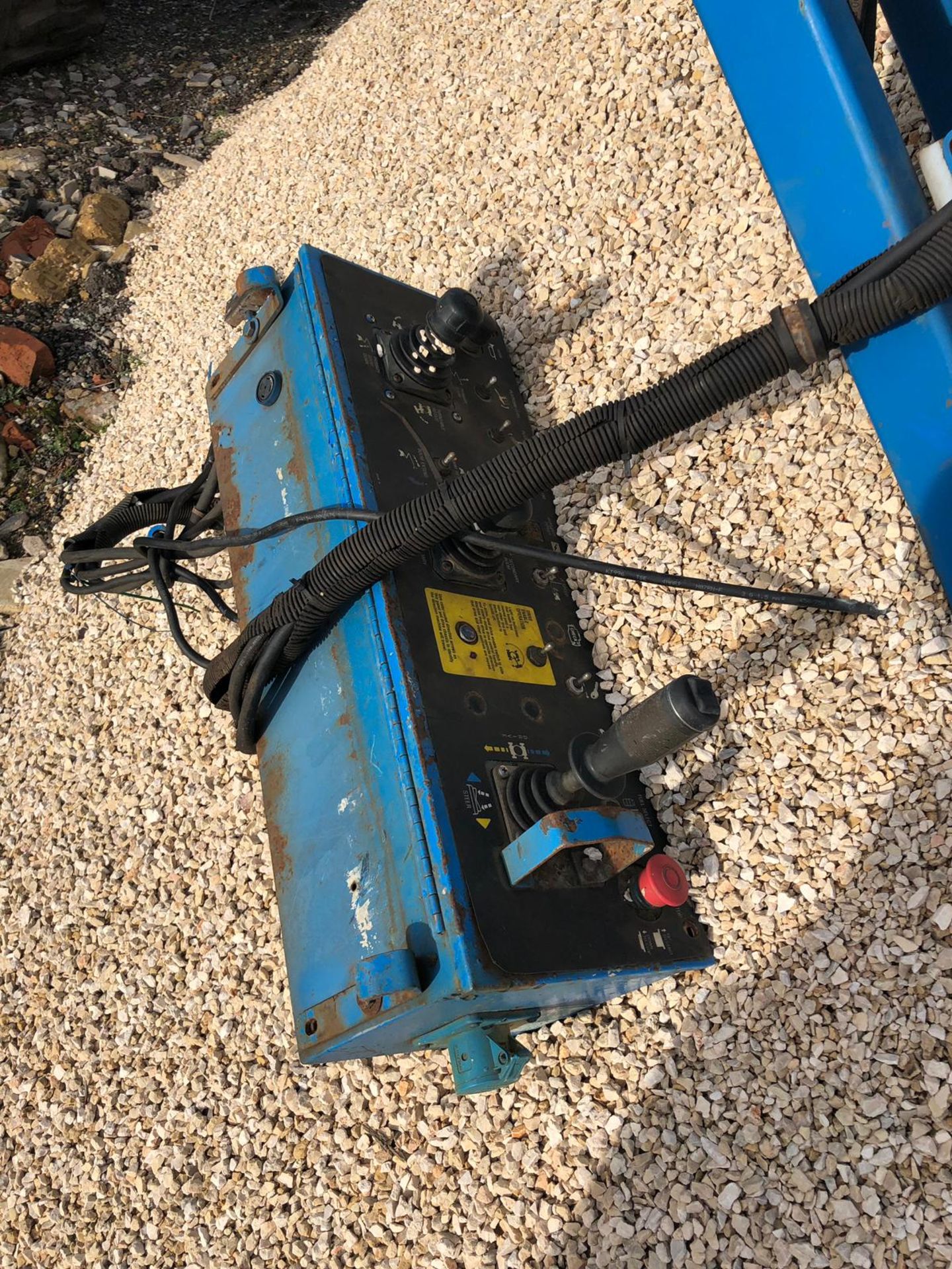 TWO 2 X GENIE BOOM LIFTS MODEL Z45 - 25J 4X4, YEAR 2001 SELLING AS SPARES / REPAIRS *PLUS VAT* - Bild 3 aus 8