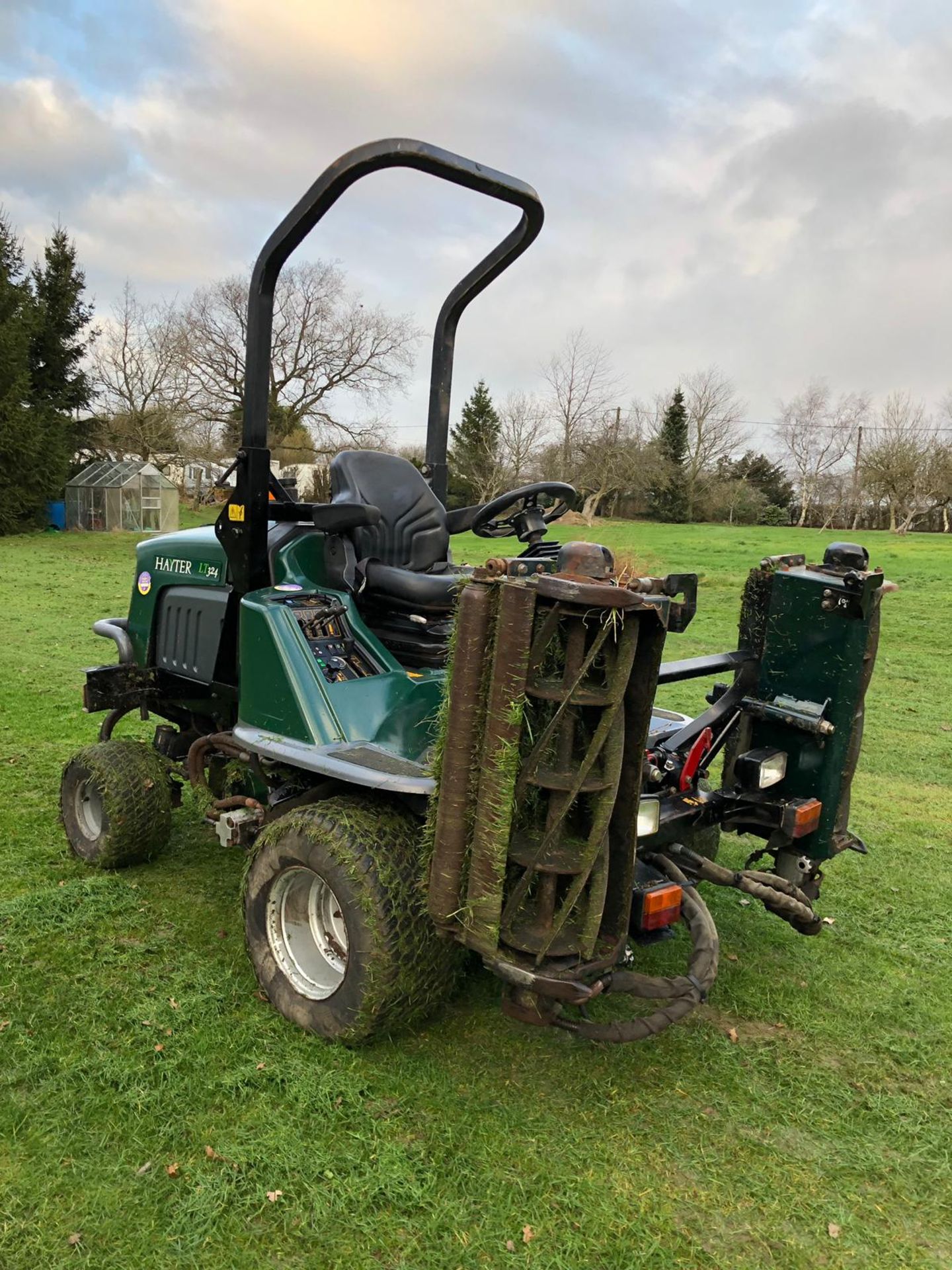 2009/09 REG HAYTER LT324 GREEN DIESEL RIDE ON LAWN MOWER, SHOWING 1 FORMER KEEPER *PLUS VAT* - Image 3 of 16