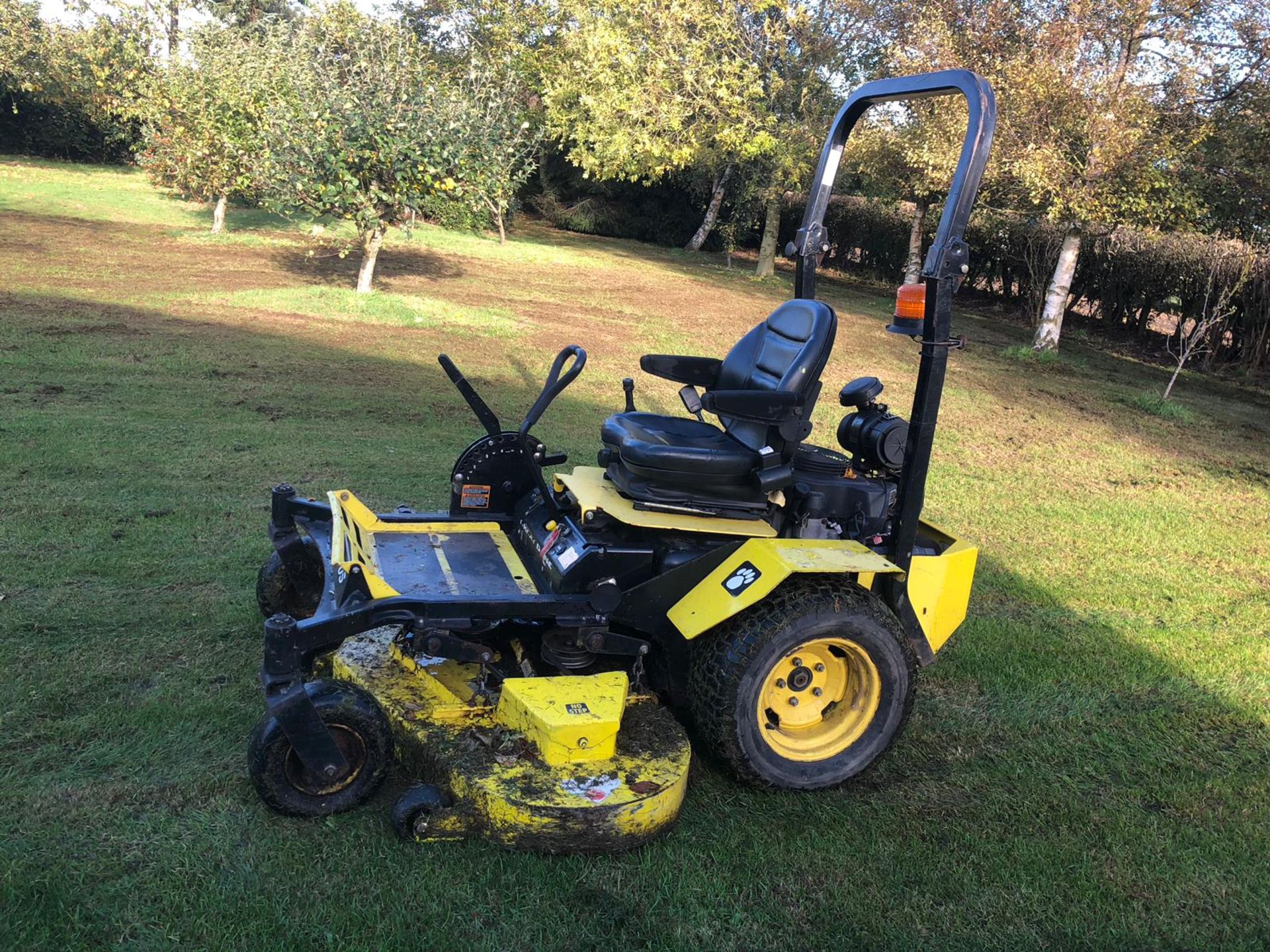 2012/12 REG GREAT DANE BRUTUS RIDE ON PETROL LAWN MOWER WITH DELUXE SEAT AND ROLL BAR *PLUS VAT* - Image 6 of 16
