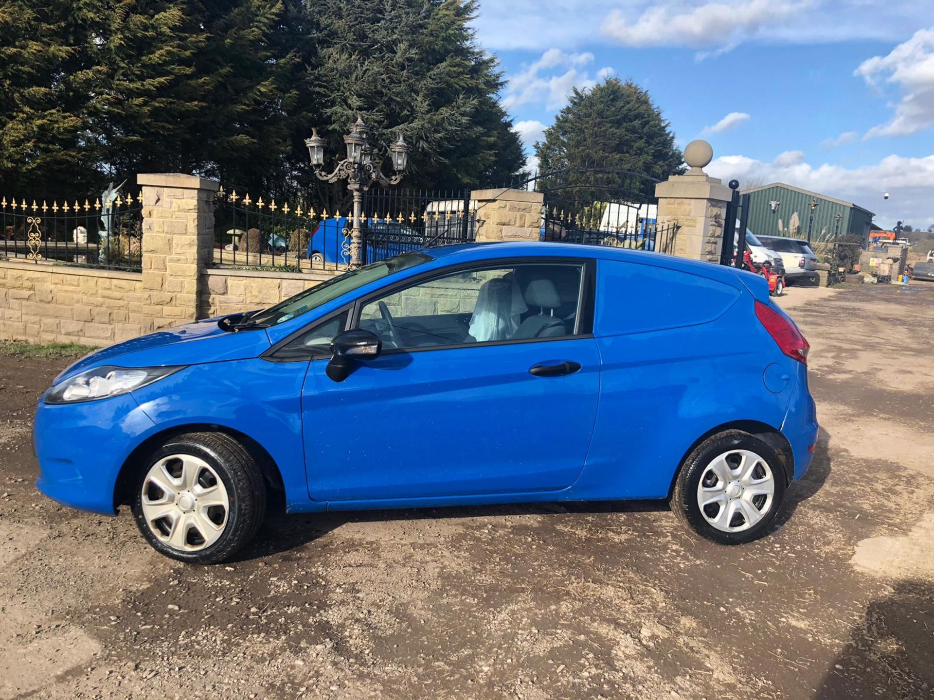 2012/12 REG FORD FIESTA BASE TDCI 1.4 DIESEL CAR DERIVED VAN, SHOWING 0 FORMER KEEPERS *PLUS VAT* - Bild 3 aus 8