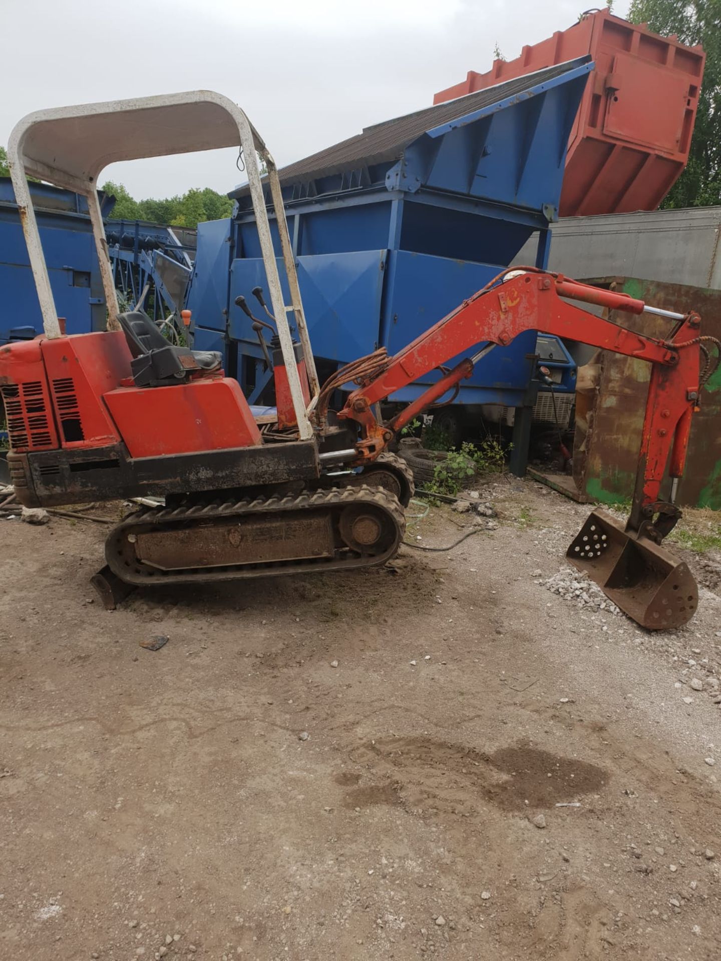 1.5 TON MINI DIGGER PEL JOB IN WORKING ORDER C/W 3 X BUCKETS *NO VAT*