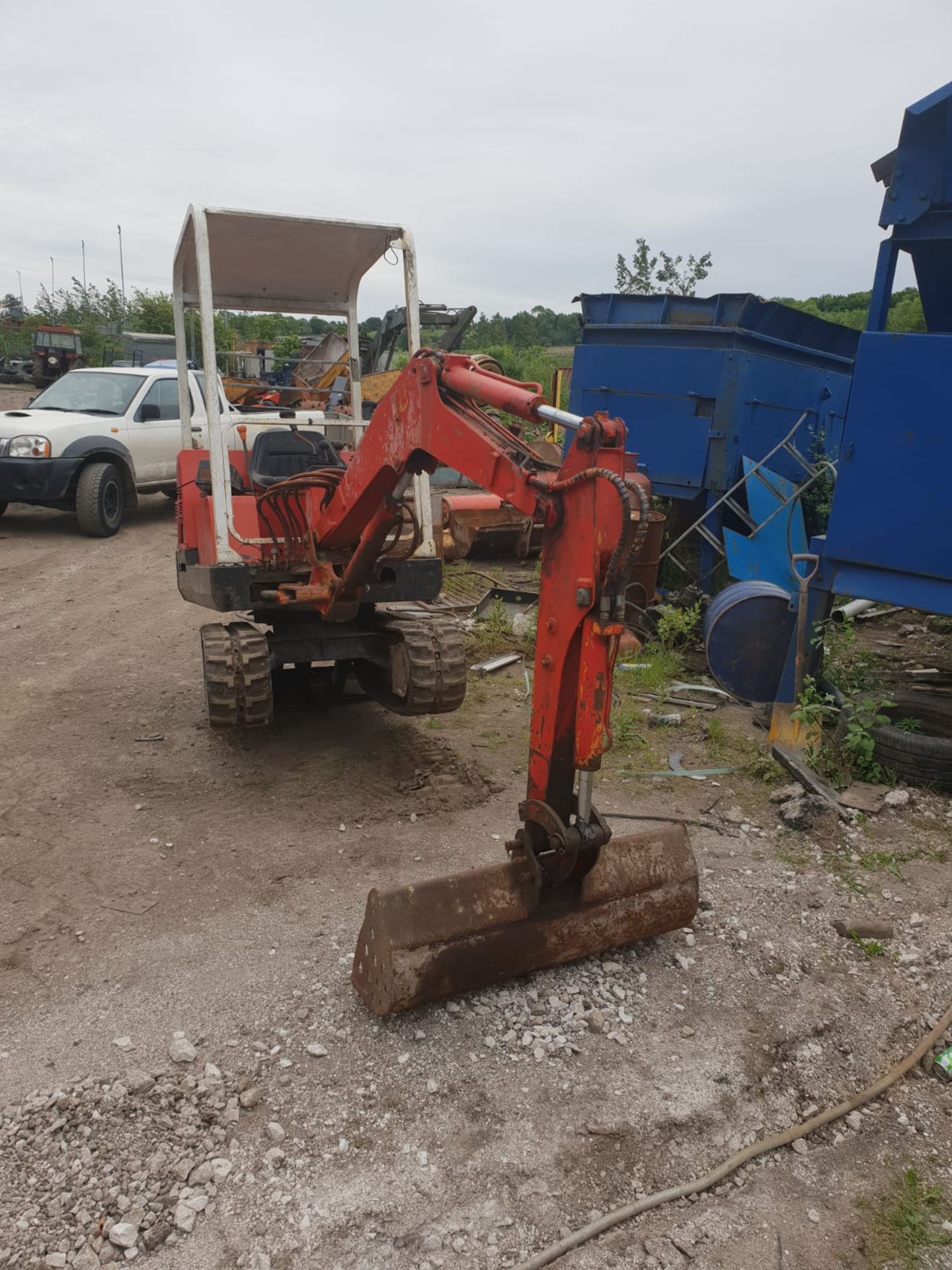 1.5 TON MINI DIGGER PEL JOB IN WORKING ORDER C/W 3 X BUCKETS *NO VAT* - Image 4 of 8