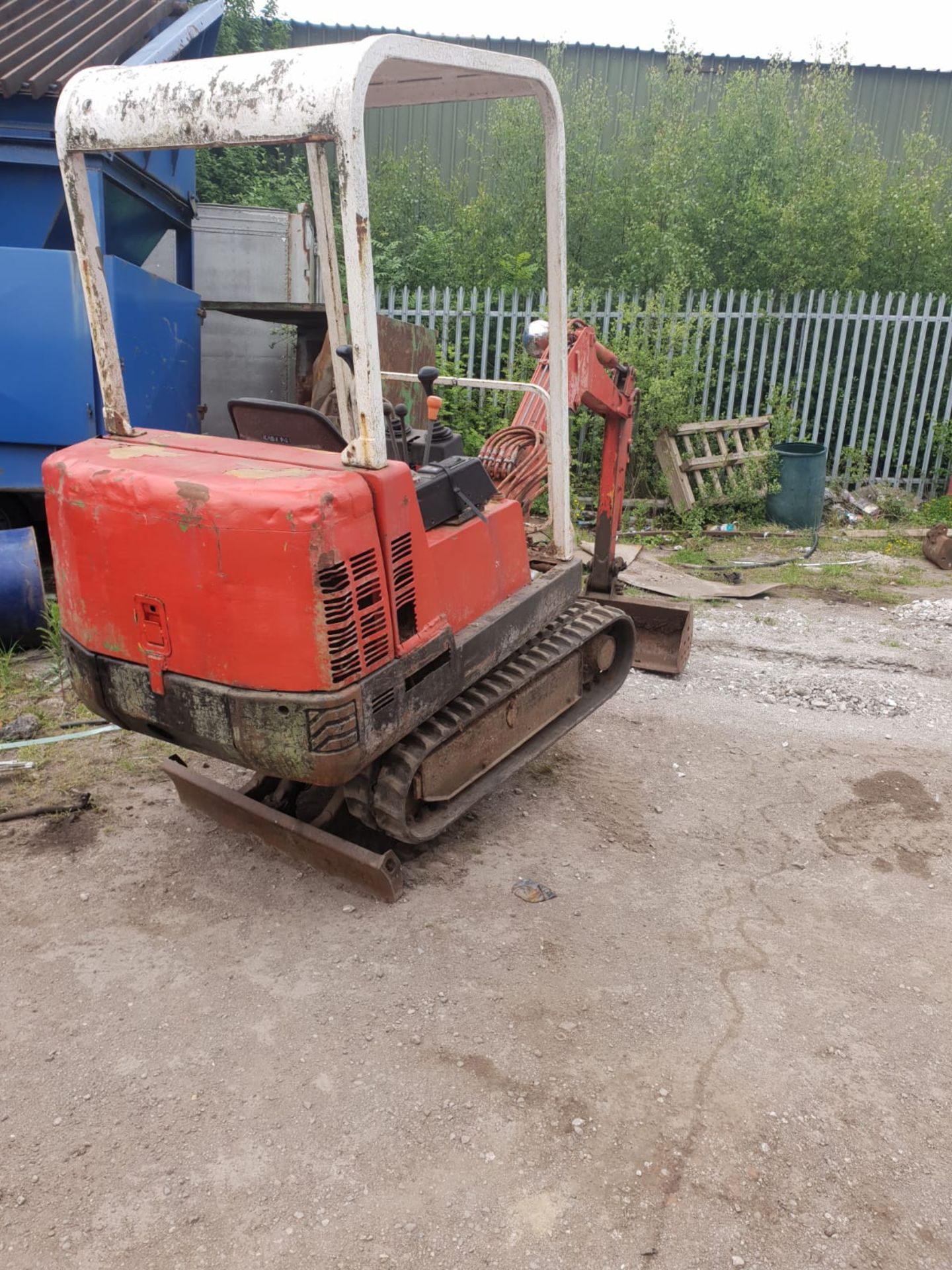 1.5 TON MINI DIGGER PEL JOB IN WORKING ORDER C/W 3 X BUCKETS *NO VAT* - Image 7 of 8