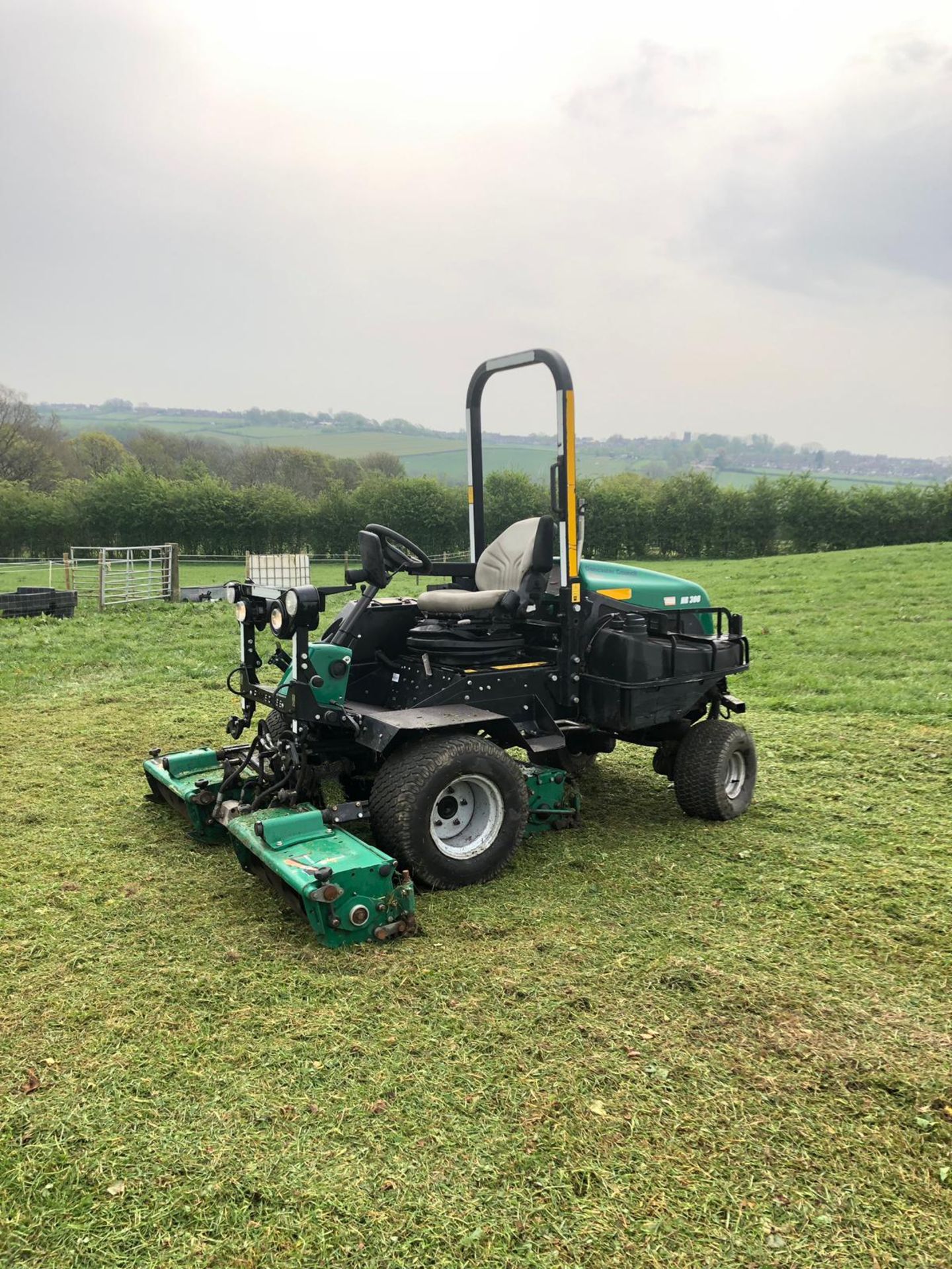 RANSOMES PARKWAY HR300 4WD RIDE ON MOWER, YEAR 2012, HOURS 577, RUNS WORKS AND CUTS *PLUS VAT* - Image 5 of 6