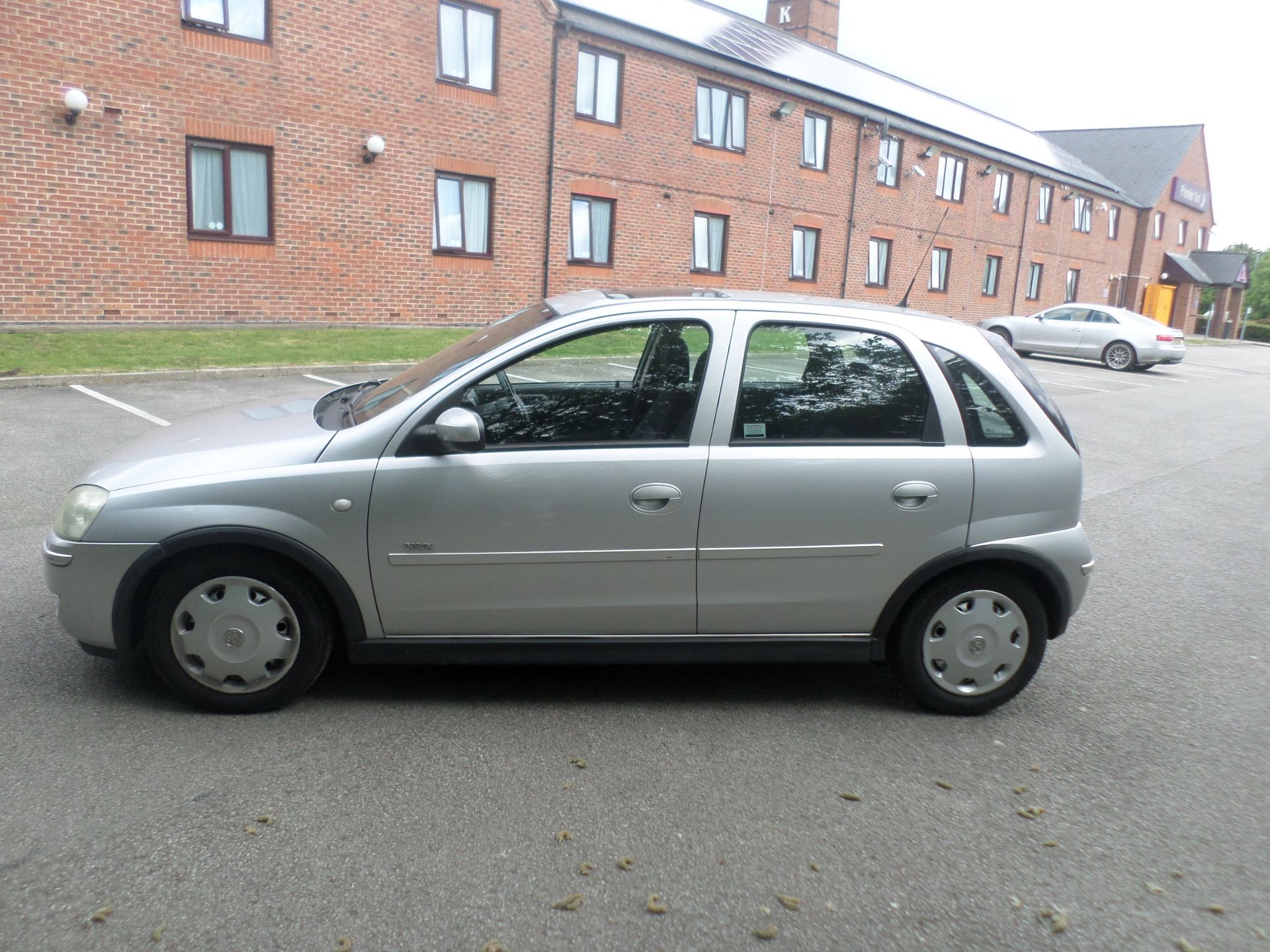 2004/54 REG VAUXHALL CORSA DESIGN TWINPORT 1.2 PETROL SILVER 5 DOOR HATCHBACK - FSH! *NO VAT* - Image 4 of 11