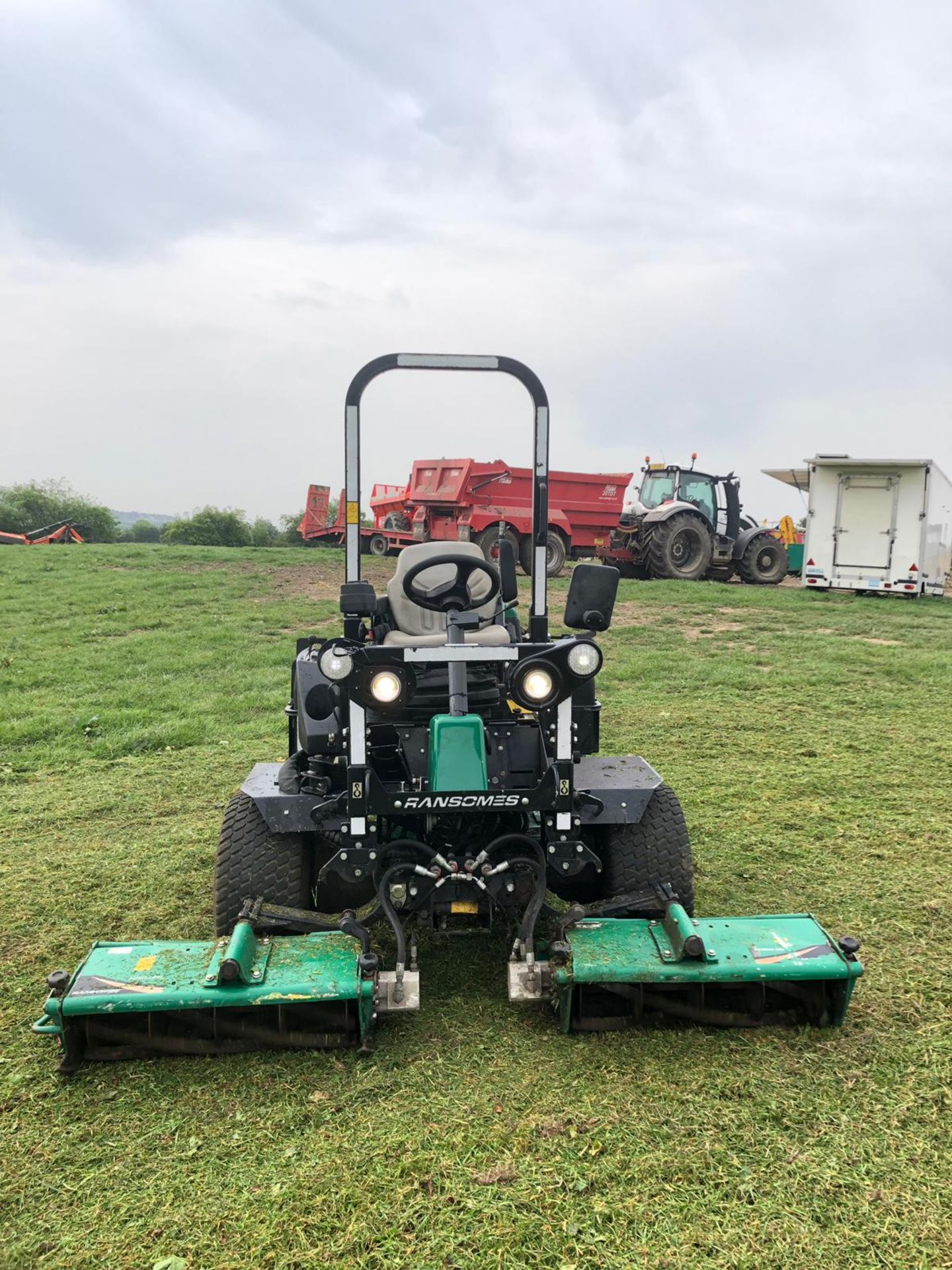 RANSOMES PARKWAY HR300 4WD RIDE ON MOWER, YEAR 2012, HOURS 577, RUNS WORKS AND CUTS *PLUS VAT* - Image 4 of 6