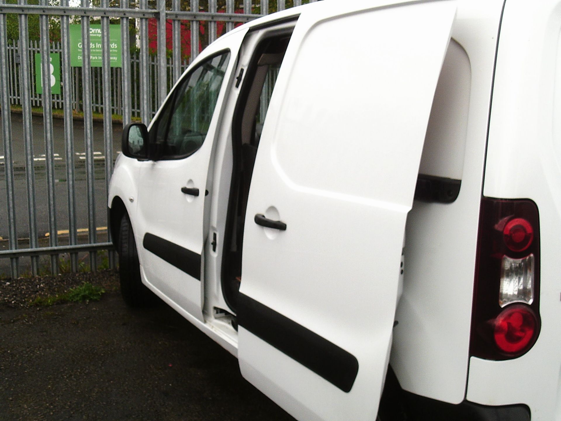 2014/64 REG PEUGEOT PARTNER 850 S L1 HDI 1.6 DIESEL WHITE PANEL VAN, SHOWING 1 FORMER KEEPER - Image 4 of 12