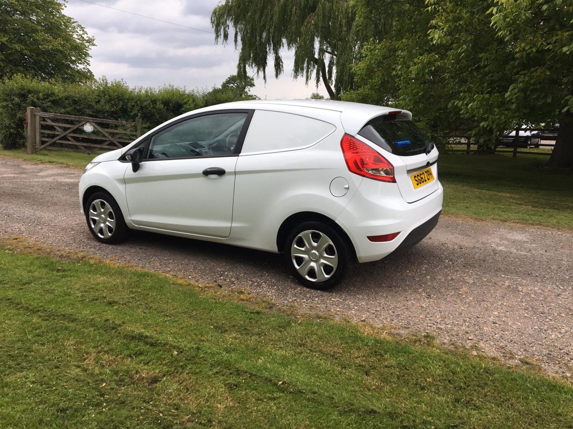 2012/62 REG FORD FIESTA BASE TDCI 1.4 DIESEL CAR DERIVED VAN, SHOWING 1 FORMER KEEPER *PLUS VAT* - Image 4 of 11