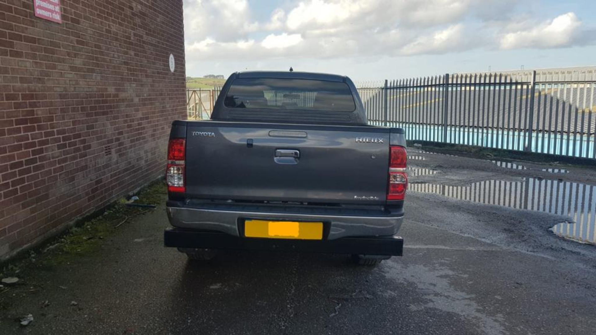 2015/64 REG TOYOTA HILUX INVINCIBLE D-4D 4X4 DIESEL, SHOWING 1 FORMER KEEPER *PLUS VAT* - Image 8 of 17