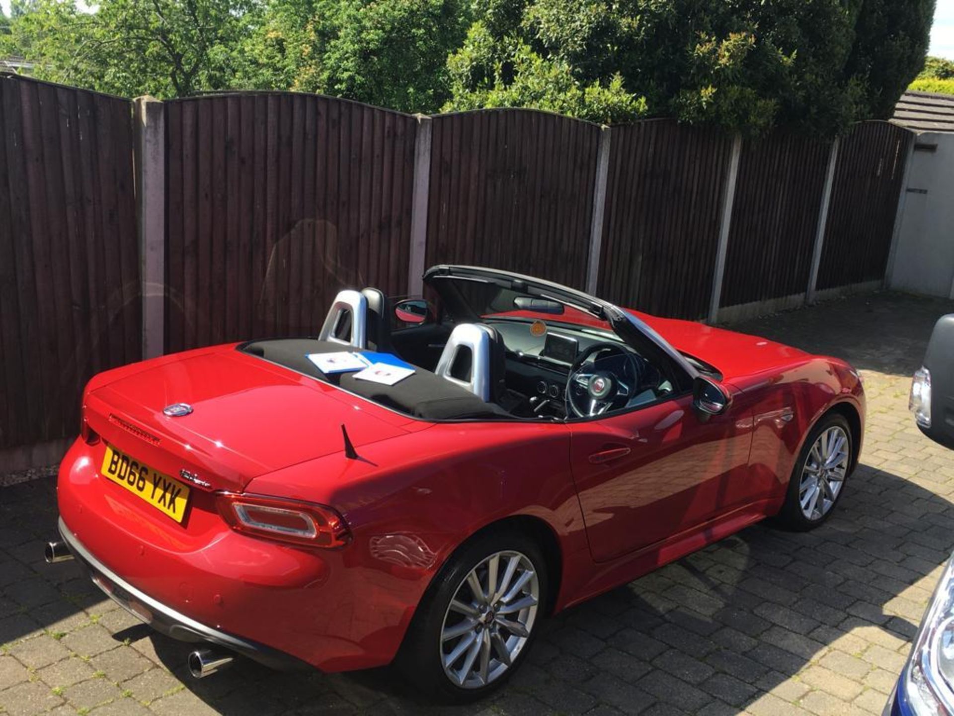 2016/66 REG FIAT 124 SPIDER LUSSO + MULTIA 1.4 PETROL CONVERTIBLE, SHOWING 1 FORMER KEEPER *NO VAT* - Image 2 of 7