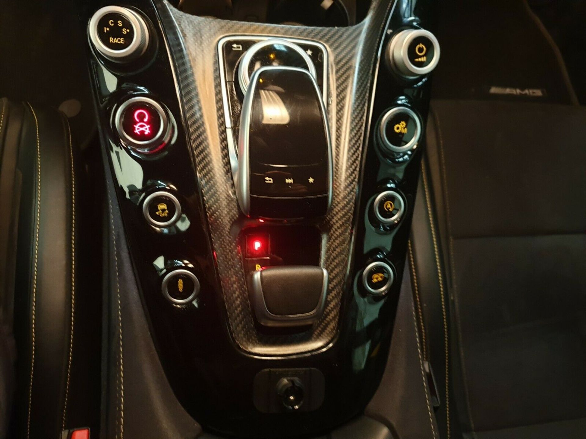 2018 MERCEDES-BENZ GT AMG GT-R PREMIUM AUTOMATIC CARBON GREEN (LEFT HAND DRIVE) *NO VAT* - Image 10 of 11