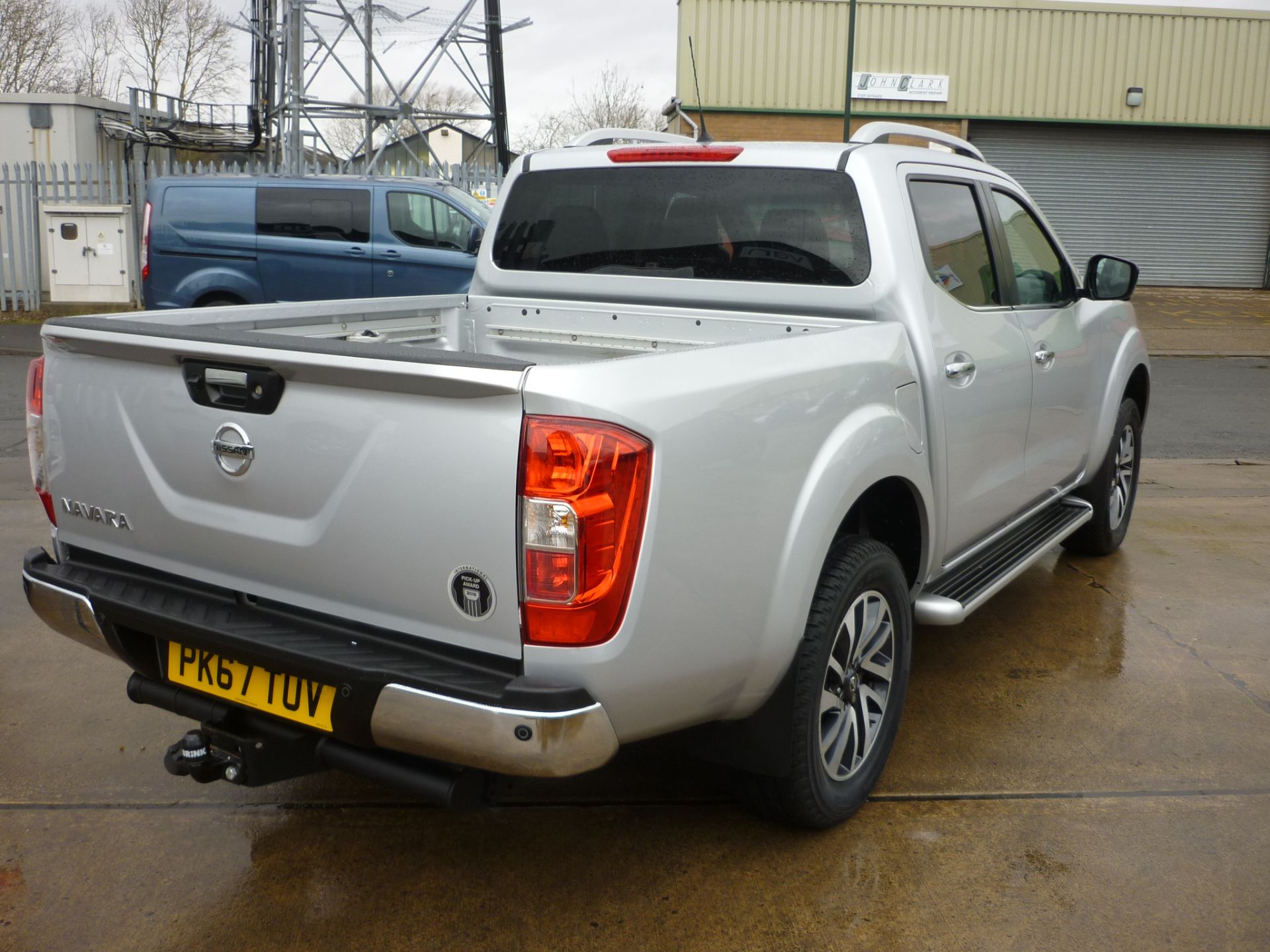 2017/67 REG NISSAN NAVARA TEKNA DCI AUTO 2.3 DIESEL 4X4 PICK-UP, SHOWING 1 FORMER KEEPER - Image 3 of 8