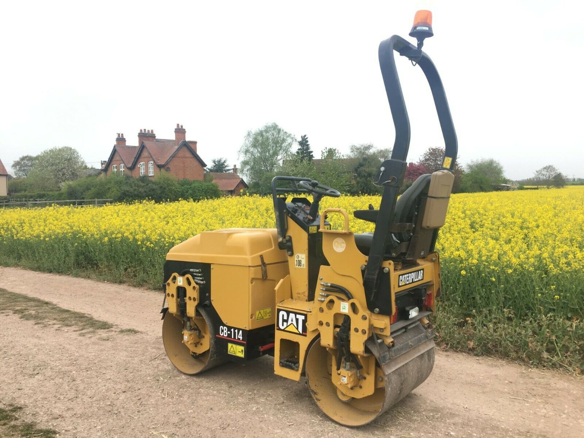 ROAD ROLLER CATERPILLAR CB-114, 800mm WIDE, 1 OWNER FROM NEW, ONLY 559 HOURS *PLUS VAT* - Image 3 of 5