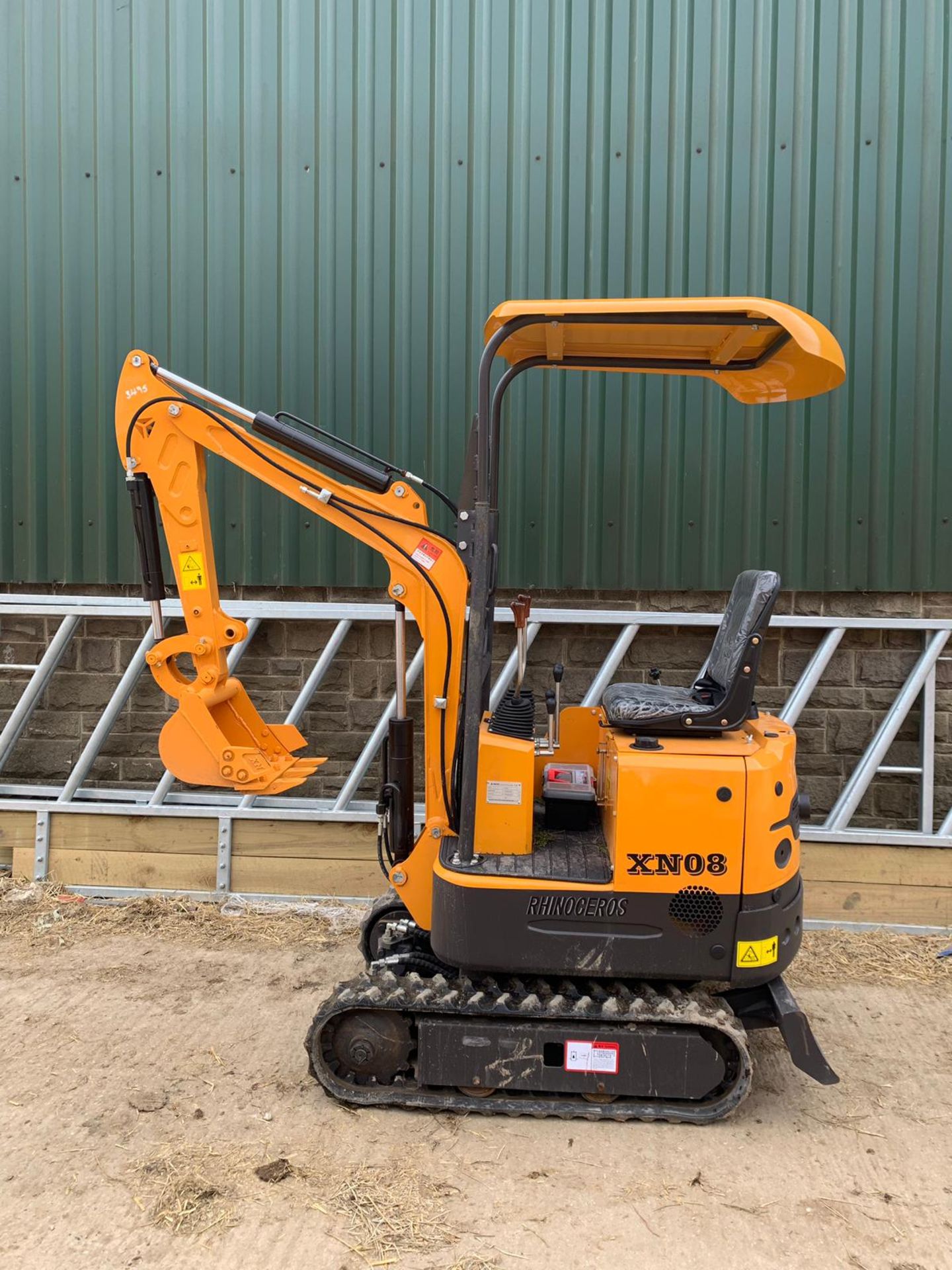 BRAND NEW MINI TRACKED EXCAVATOR MICRO RHINOCEROS XN08 - X3 BUCKETS *PLUS VAT* - Image 7 of 10