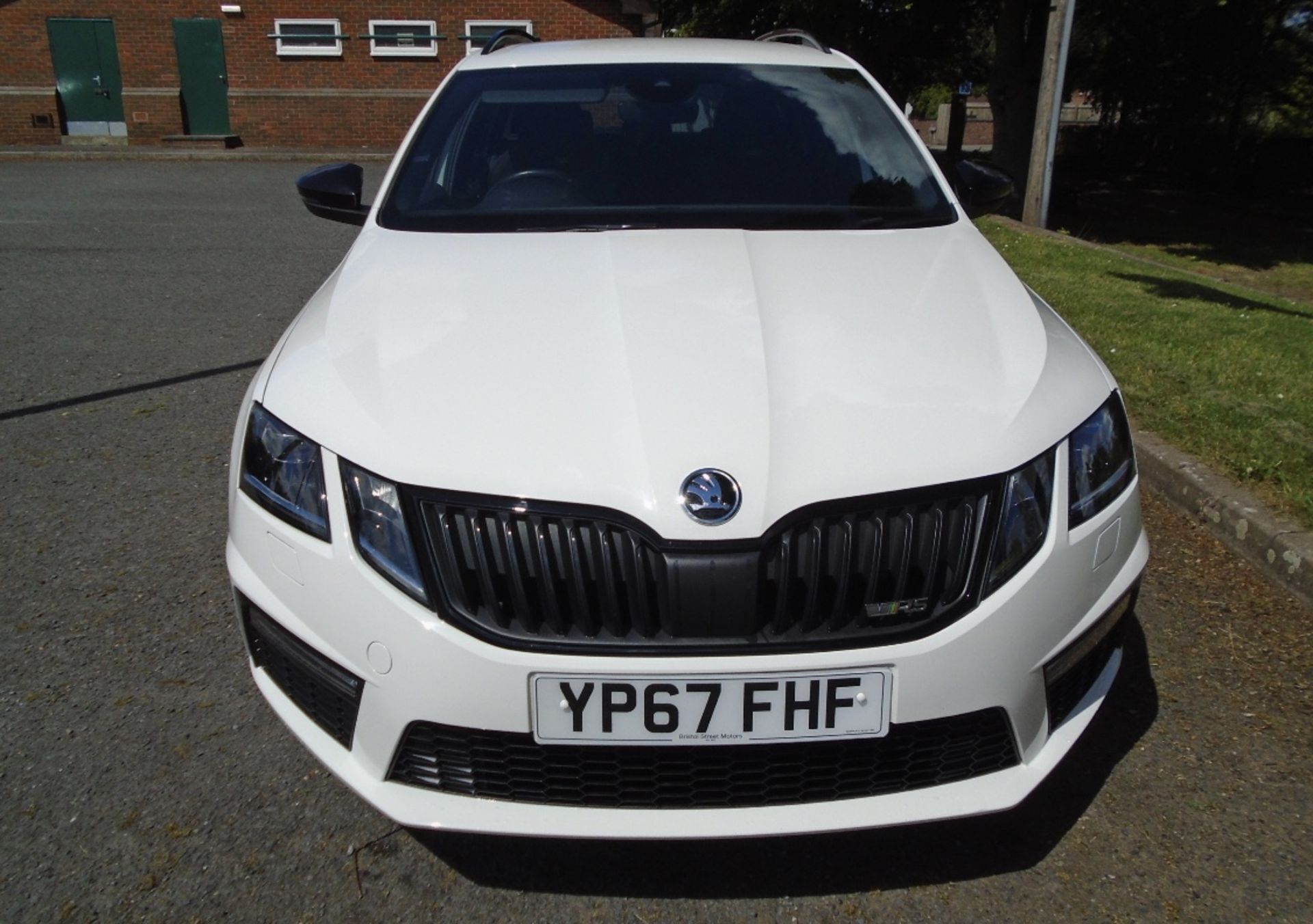 2017/67 REG SKODA OCTAVIA VRS TDI SEMI-AUTOMATIC 2.0 DIESEL ESTATE, FULL SERVICE HISTORY *NO VAT* - Image 2 of 10