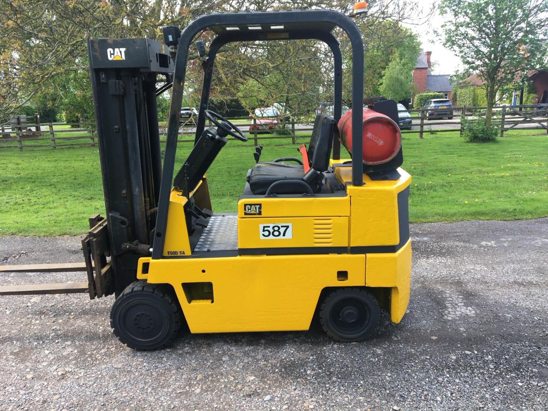 1990 CATERPILLAR T50DSA 2750 KG GAS POWERED FORKLIFT WITH TRIPLEX MAST *PLUS VAT* - Image 4 of 17