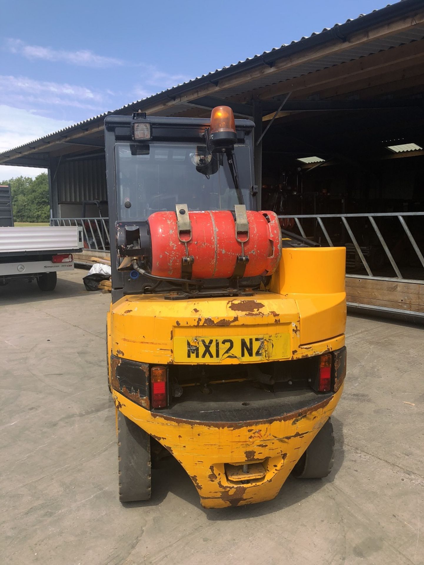 JCB 30G TELETRUK FORKLIFT, GAS, 2 WHEEL DRIVE YEAR 2012, 3 TONNE, C/W FORKS *PLUS VAT* - Image 3 of 6