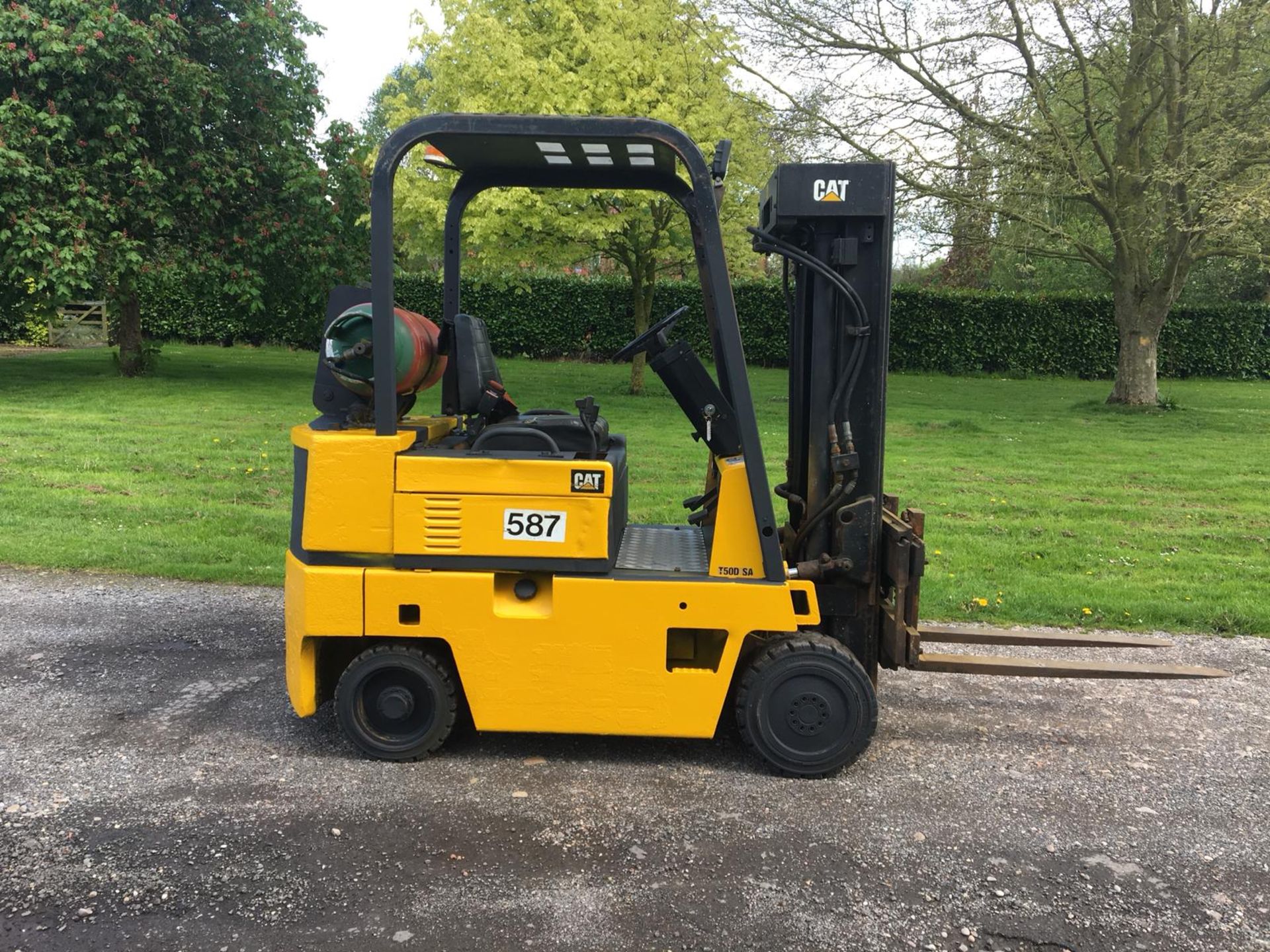 1990 CATERPILLAR T50DSA 2750 KG GAS POWERED FORKLIFT WITH TRIPLEX MAST *PLUS VAT* - Image 7 of 17