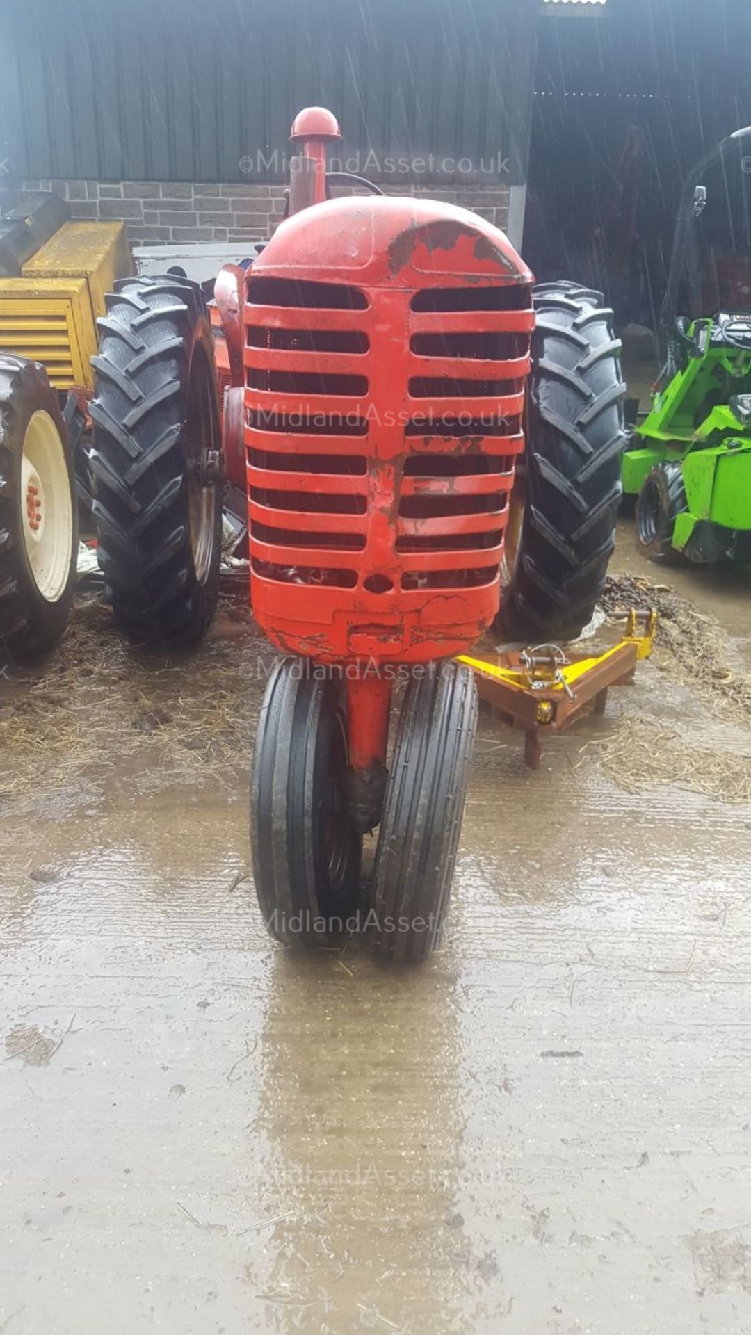 MASSEY HARRIS 44 TRACTOR, PETROL. SOLD AS VINTAGE AND NEEDING RESTORATION *PLUS VAT* - Image 8 of 9