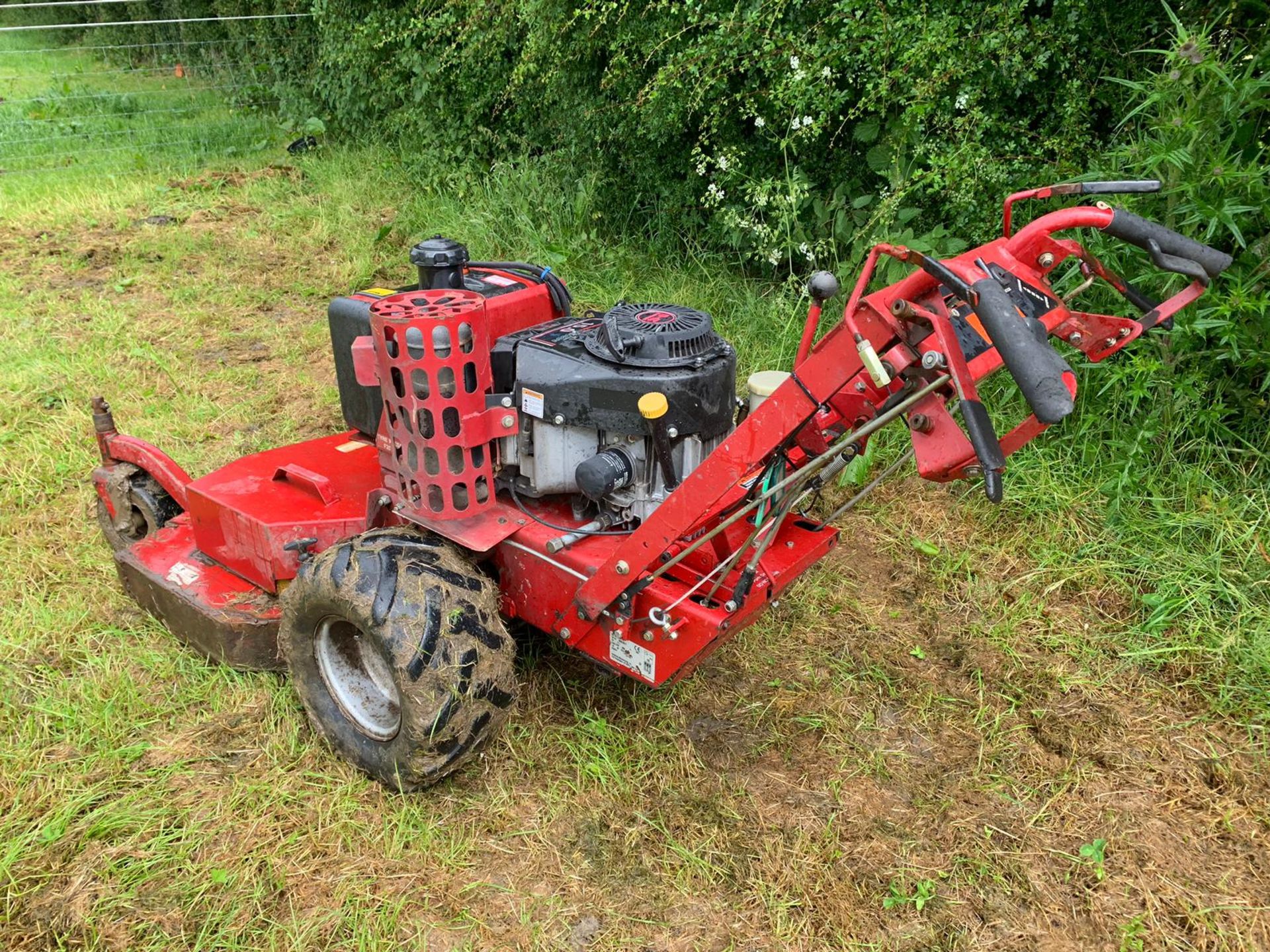 2005 FERRIS 5901045 HYDROWALK BEHIND ZERO TURN PETROL LAWN MOWER, 15.0 HP KAWASAKI ENGINE *PLUS VAT* - Image 6 of 13