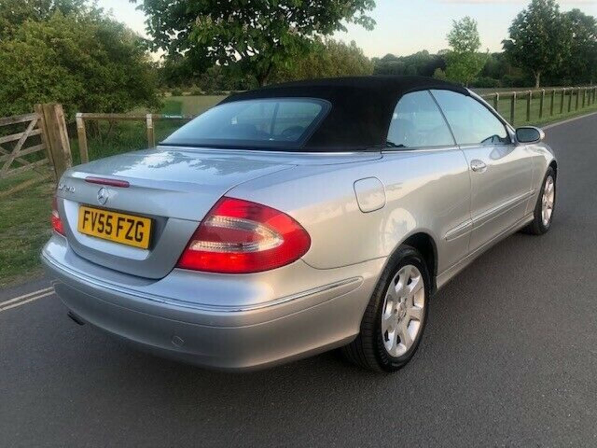 2005/55 REG MERCEDES CLK 240 ELEGANCE 2.6 AUTO PETROL CONVERTIBLE, SHOWING 0 FORMER KEEPERS *NO VAT* - Image 5 of 9