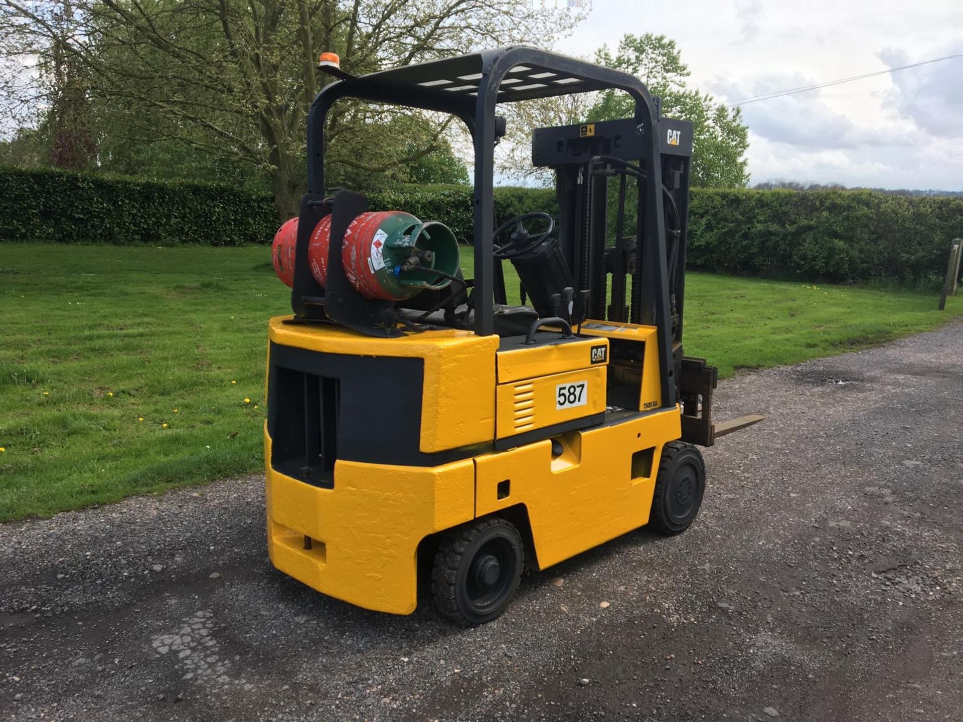 1990 CATERPILLAR T50DSA 2750 KG GAS POWERED FORKLIFT WITH TRIPLEX MAST *PLUS VAT* - Image 6 of 17