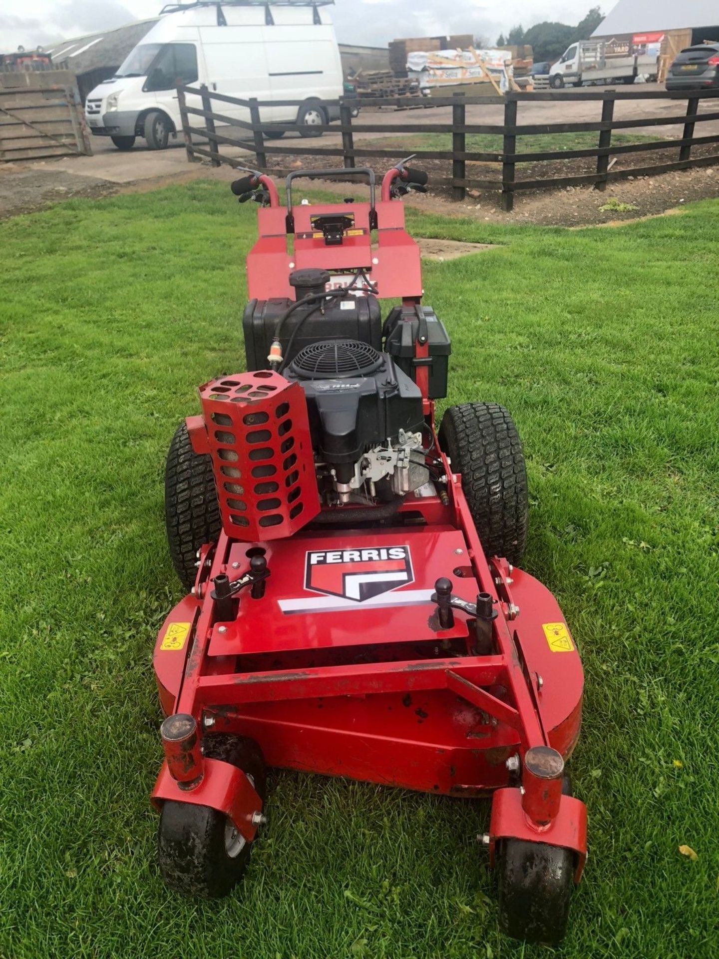 FERRIS 36" CUT ZERO TURN ROTARY BANK MOWER, KAWASAKI ENGINE *PLUS VAT* - Image 2 of 5