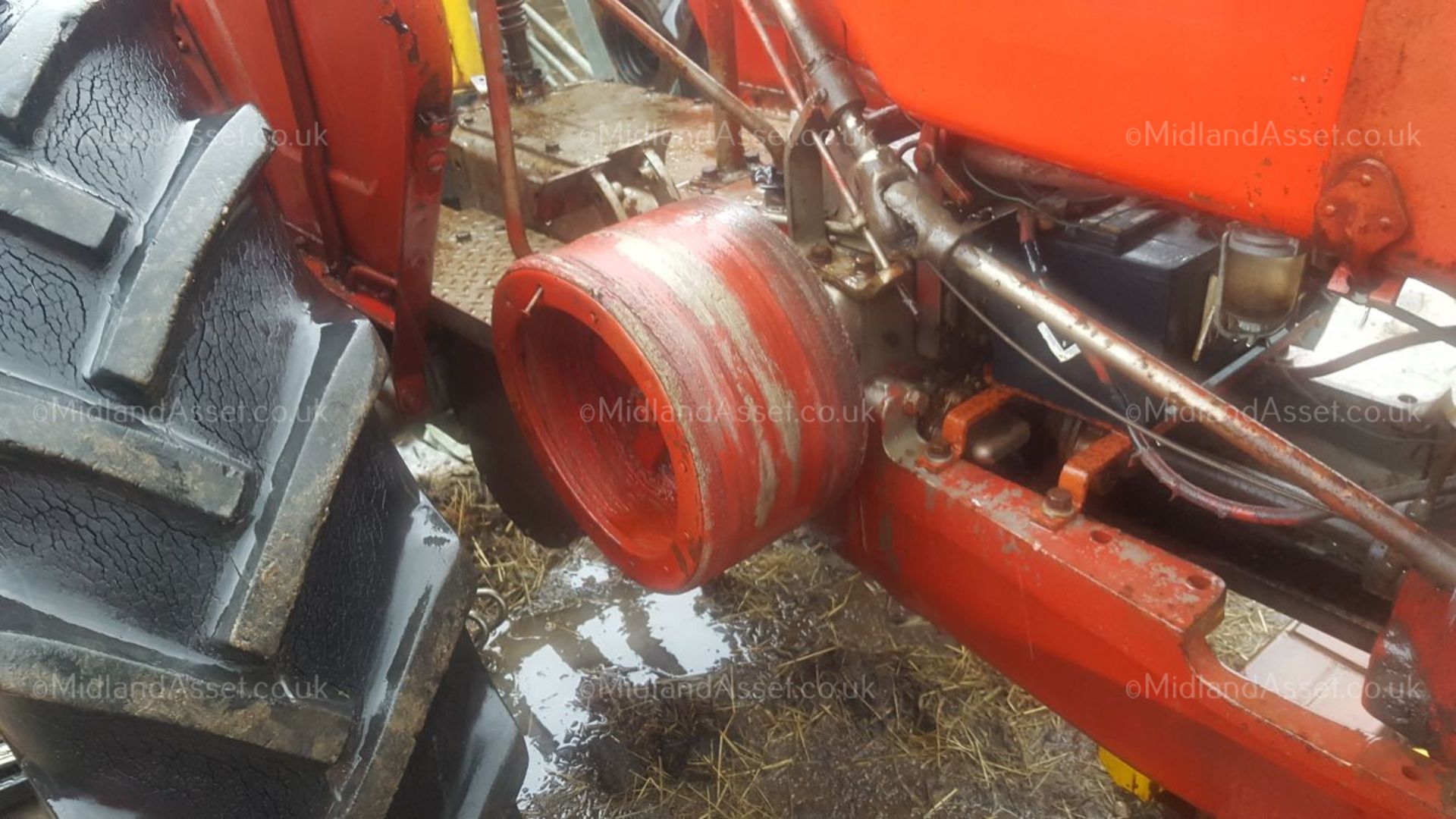 MASSEY HARRIS 44 TRACTOR, PETROL. SOLD AS VINTAGE AND NEEDING RESTORATION *PLUS VAT* - Image 6 of 9