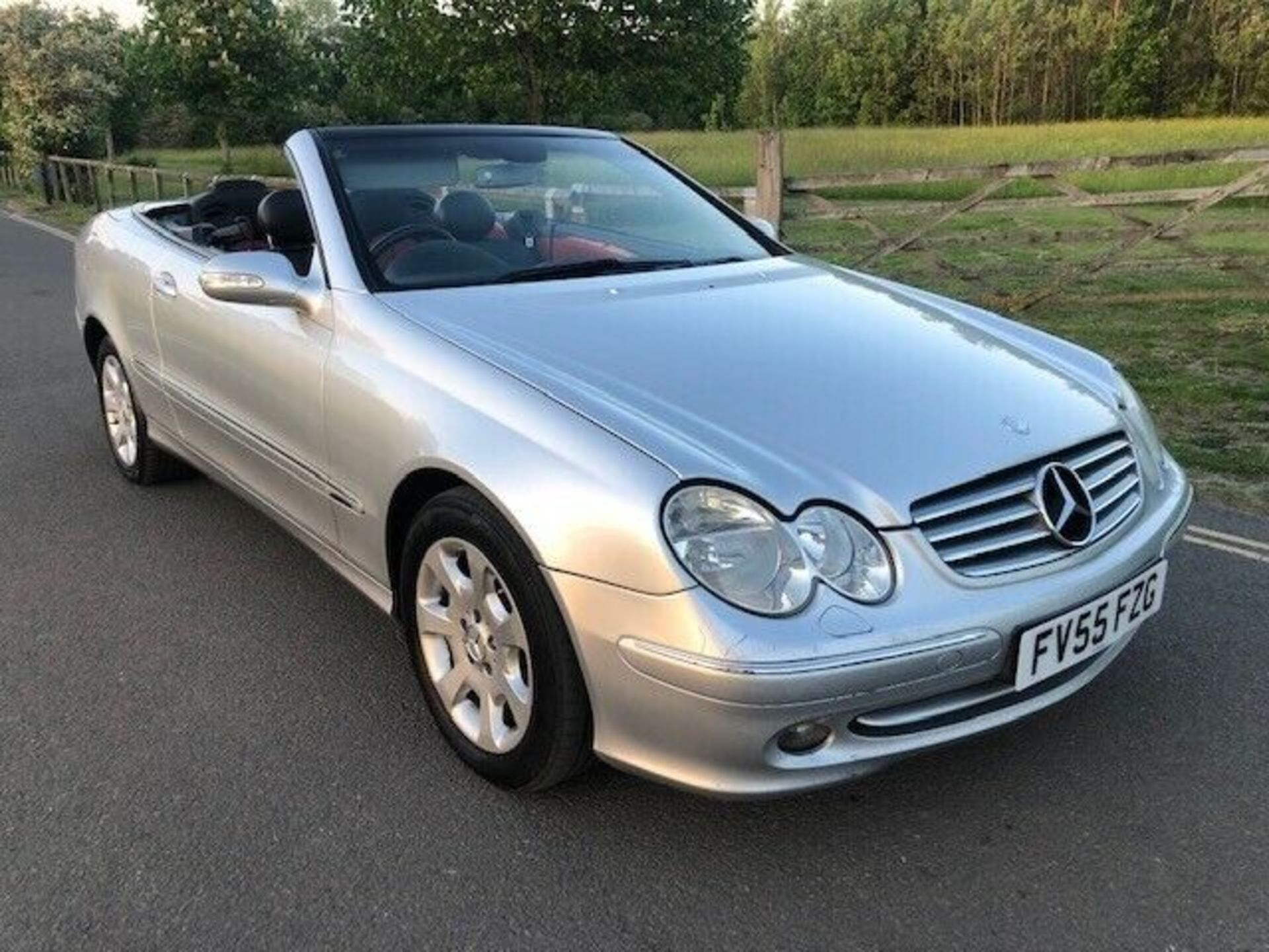 2005/55 REG MERCEDES CLK 240 ELEGANCE 2.6 AUTO PETROL CONVERTIBLE, SHOWING 0 FORMER KEEPERS *NO VAT*