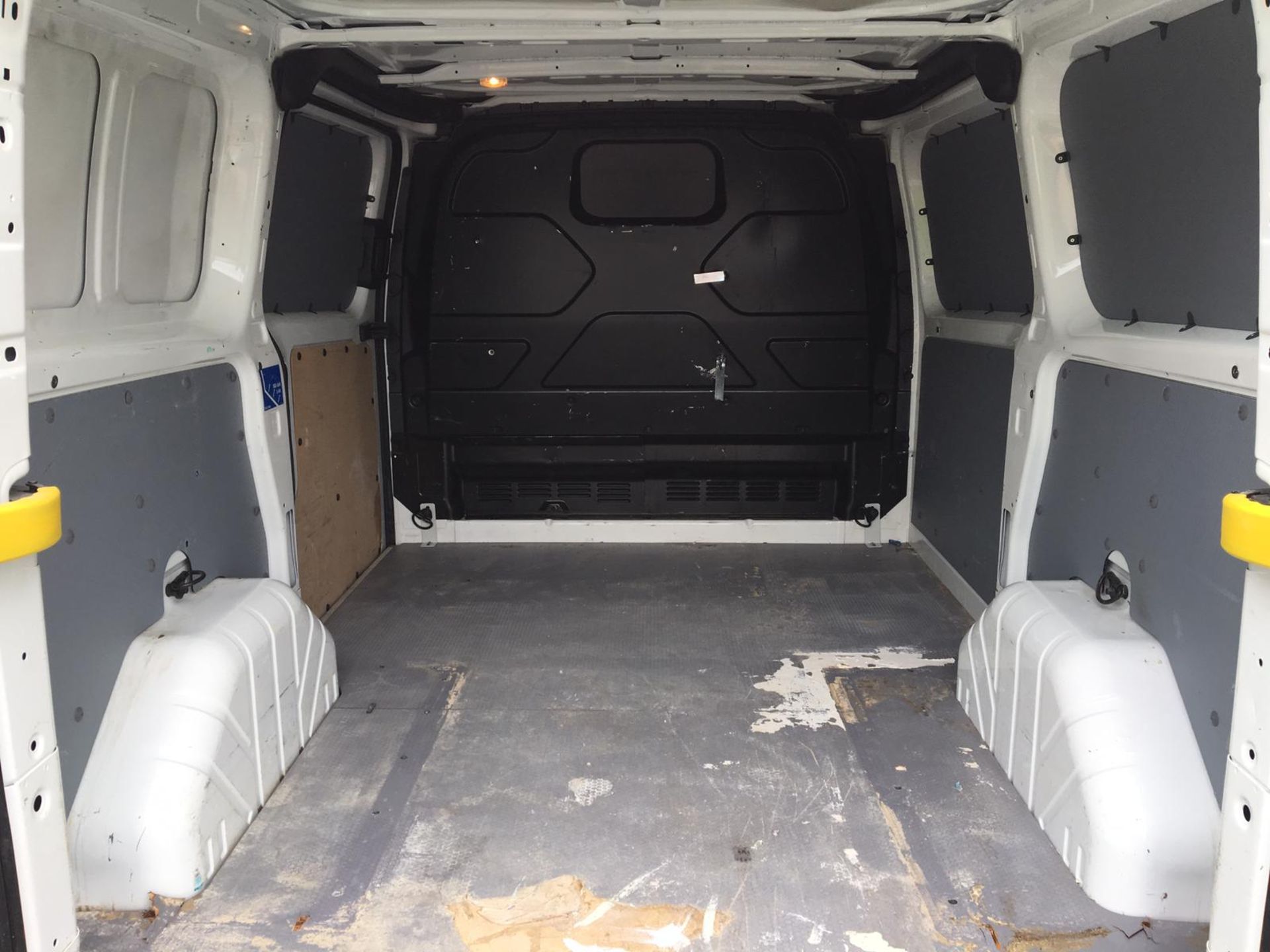 2015/65 REG FORD TRANSIT CUSTOM 270 ECO-TECH 2.2 DIESEL WHITE PANEL VAN, SHOWING 0 FORMER KEEPERS - Image 8 of 14