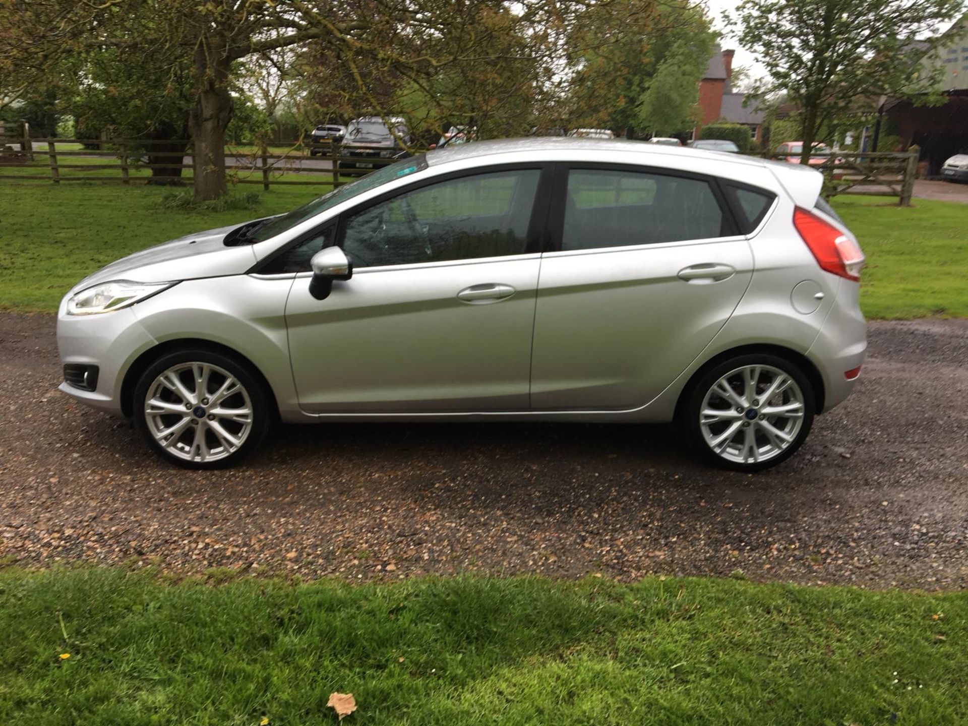 2014/14 REG FORD FIESTA ZETEC SILVER 1.0 PETROL 5 DOOR HATCHBACK, SHOWING 2 FORMER KEEPERS *NO VAT* - Image 4 of 15