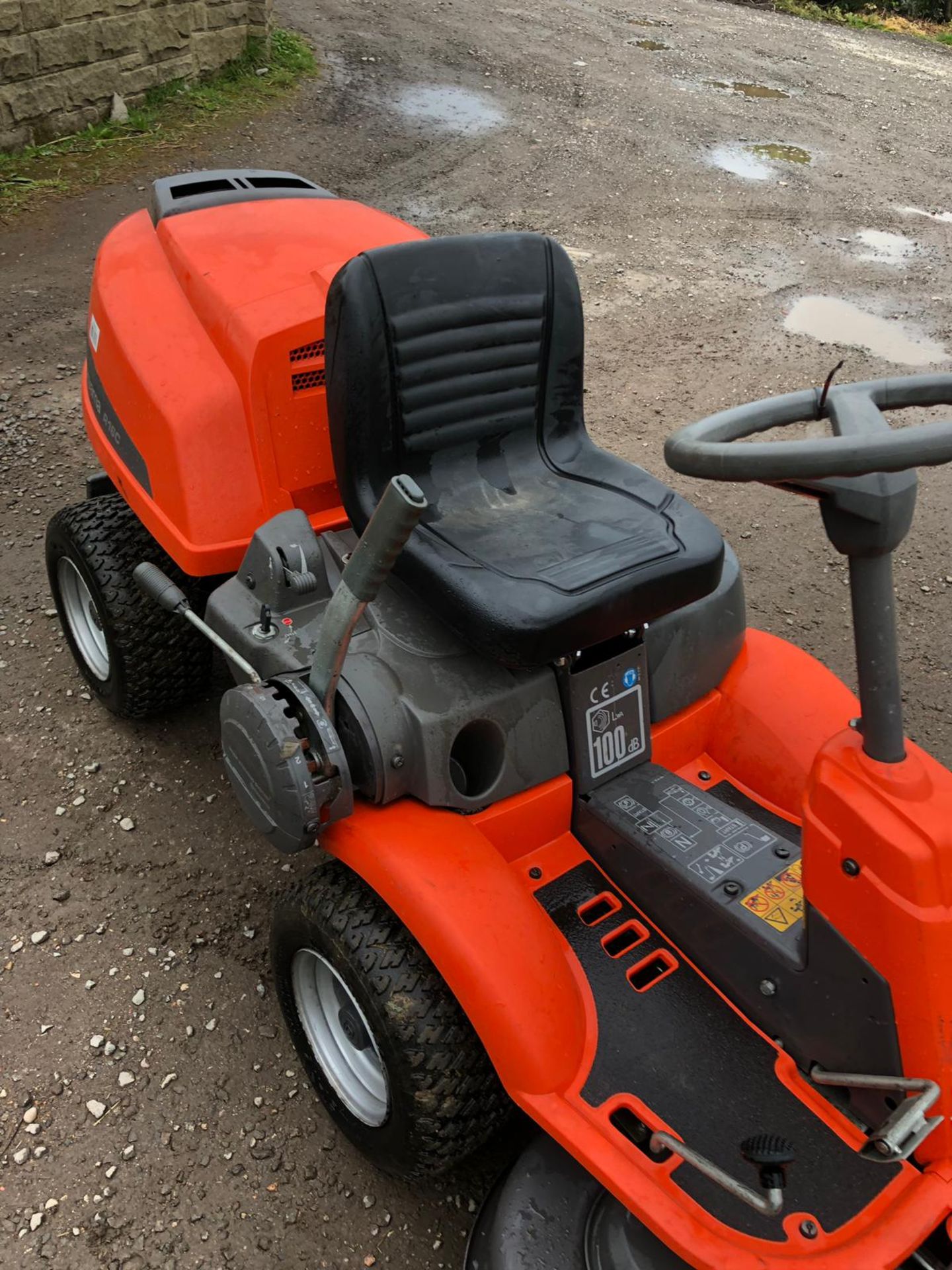 HUSQVARNA R16C RIDE ON LAWN MOWER, YEAR 2011, RUNS AND WORKS WELL *PLUS VAT* - Image 6 of 6