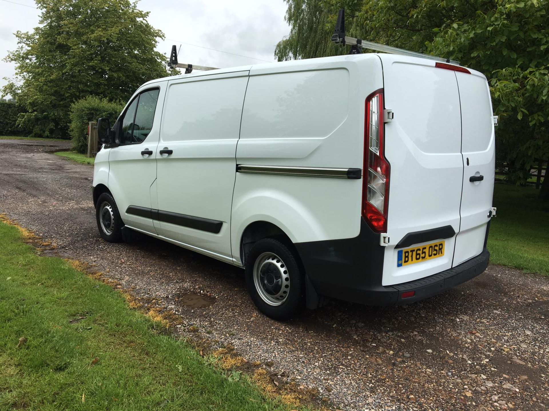 2015/65 REG FORD TRANSIT CUSTOM 270 ECO-TECH 2.2 DIESEL WHITE PANEL VAN, SHOWING 0 FORMER KEEPERS - Image 4 of 14