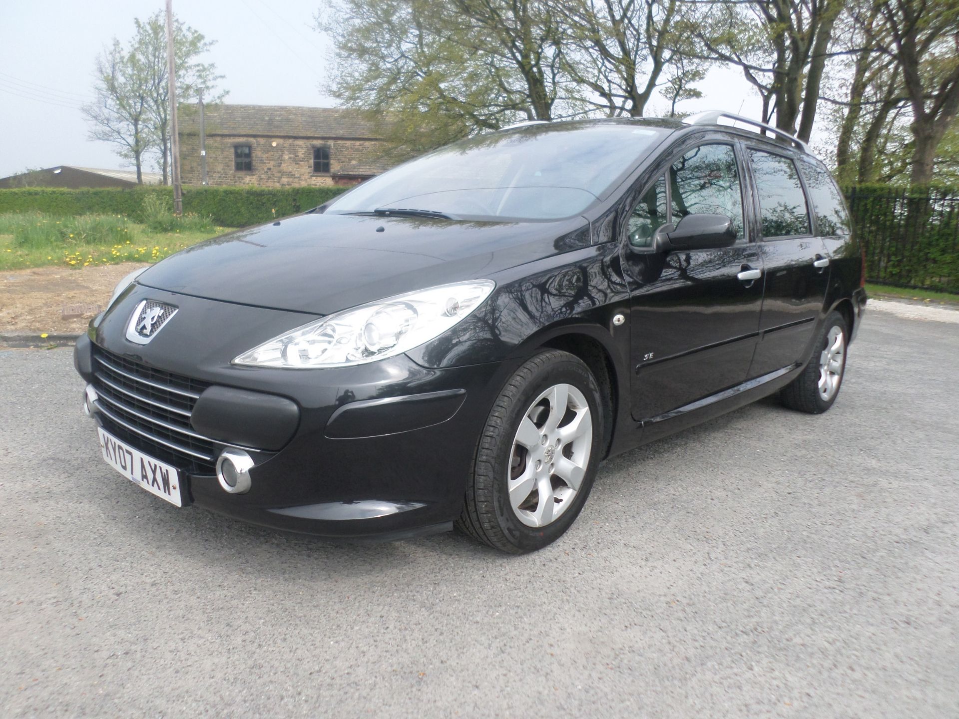 2007/07 REG PEUGEOT 307 SW SE HDI 110 BLACK 1.6 DIESEL ESTATE, SHOWING 1 FORMER KEEPER *NO VAT* - Image 3 of 17