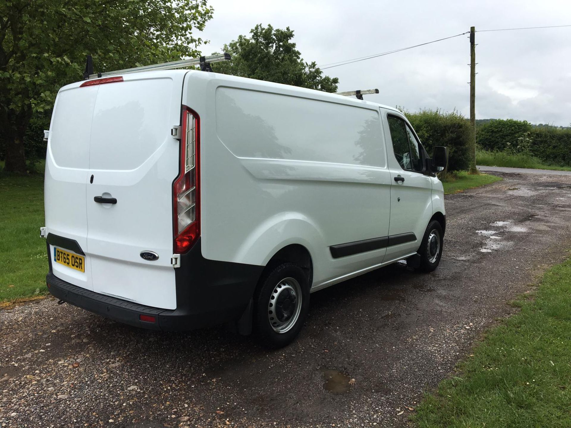 2015/65 REG FORD TRANSIT CUSTOM 270 ECO-TECH 2.2 DIESEL WHITE PANEL VAN, SHOWING 0 FORMER KEEPERS - Image 6 of 14